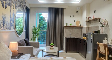 One Stayz By Zipcode - Cyber Hub Room Type - Premium Room With Balcony One Stayz By Zipcode - Cyber Hub Room Type - Premium Room With Balcony