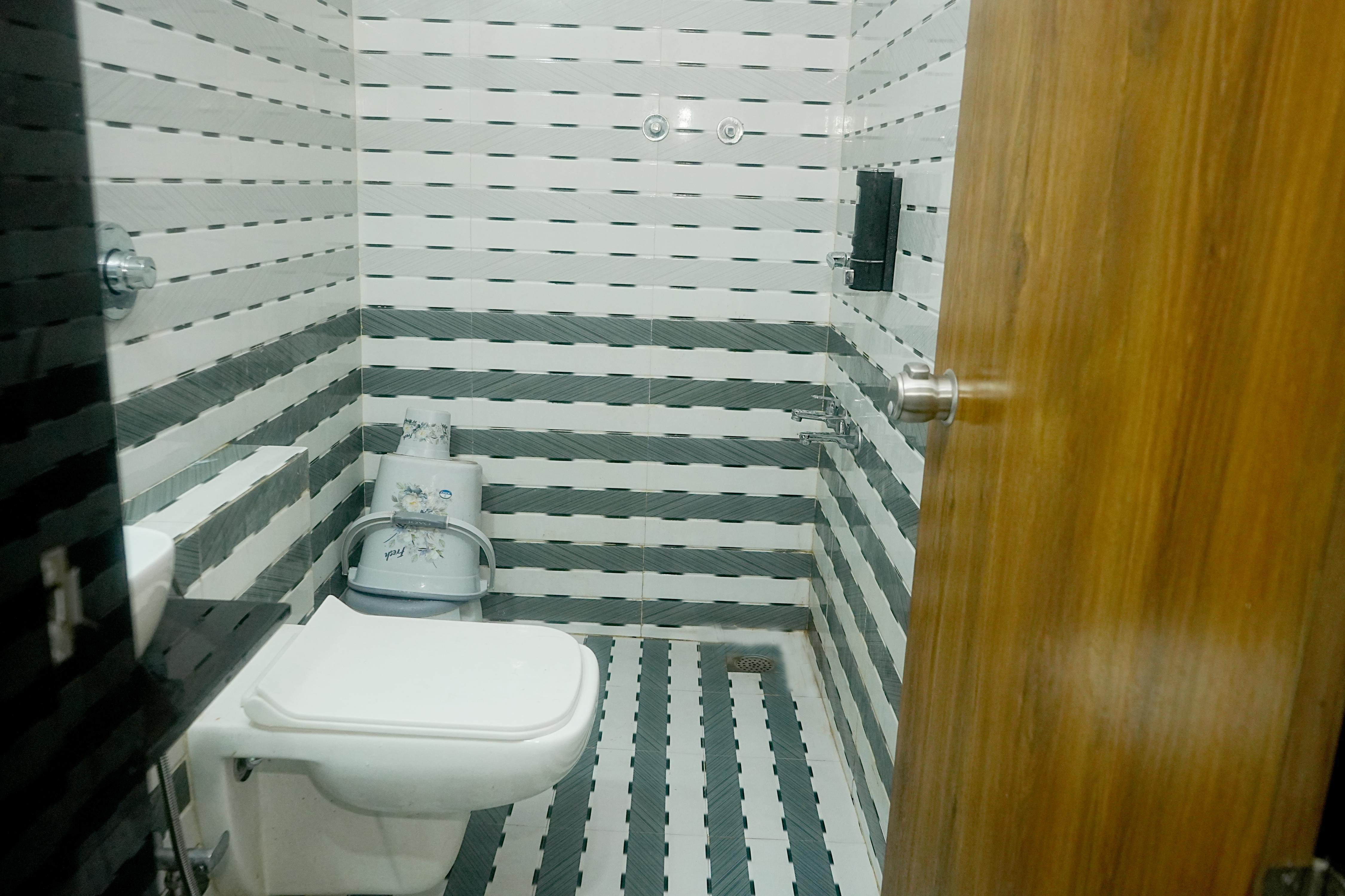 Hotel Shree Hari Teeen batti Chouk Room Type - Deluxe Double Bed