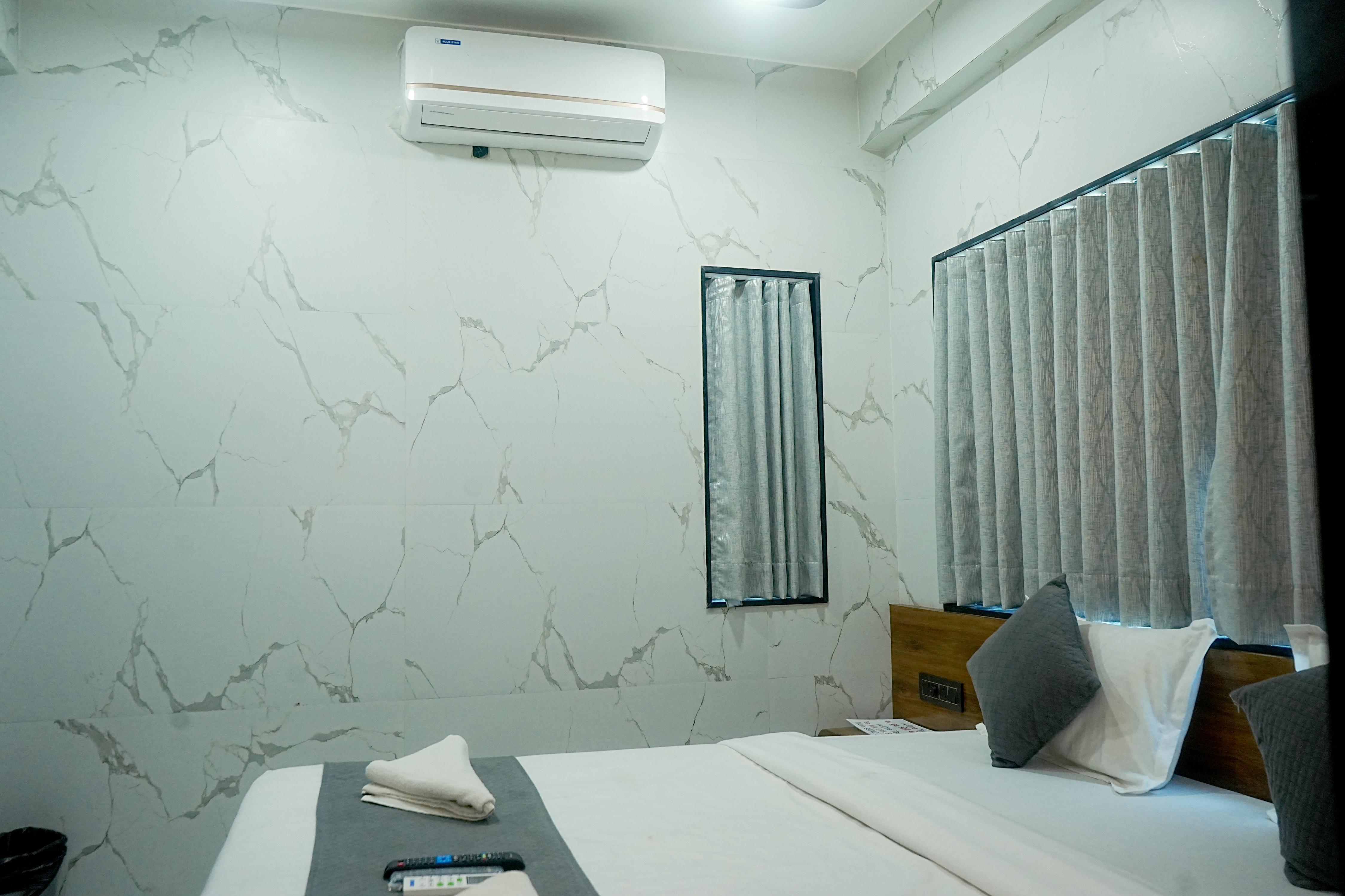 Hotel Shree Hari Teeen batti Chouk - Tap to explore photos