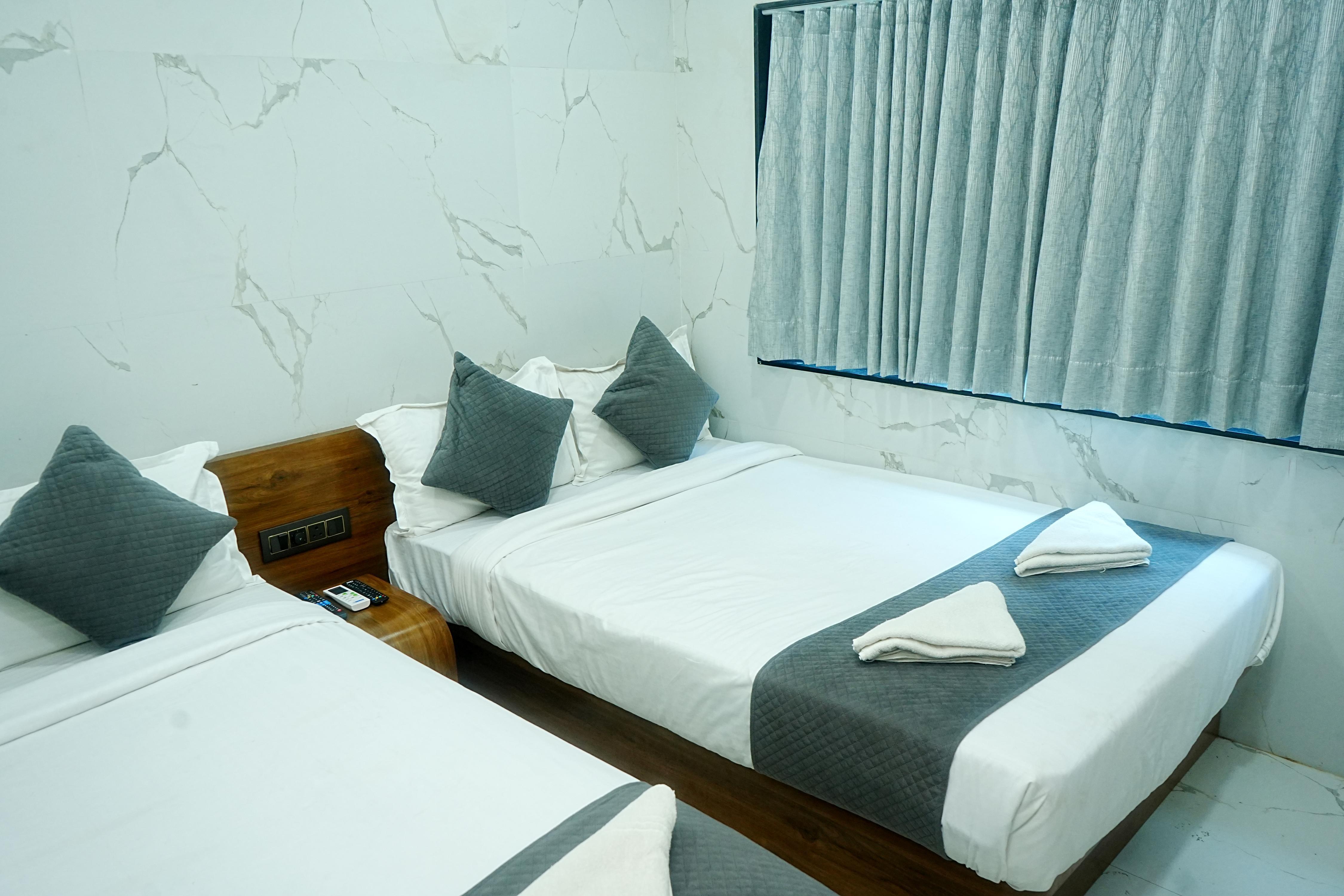 Hotel Shree Hari Teeen batti Chouk