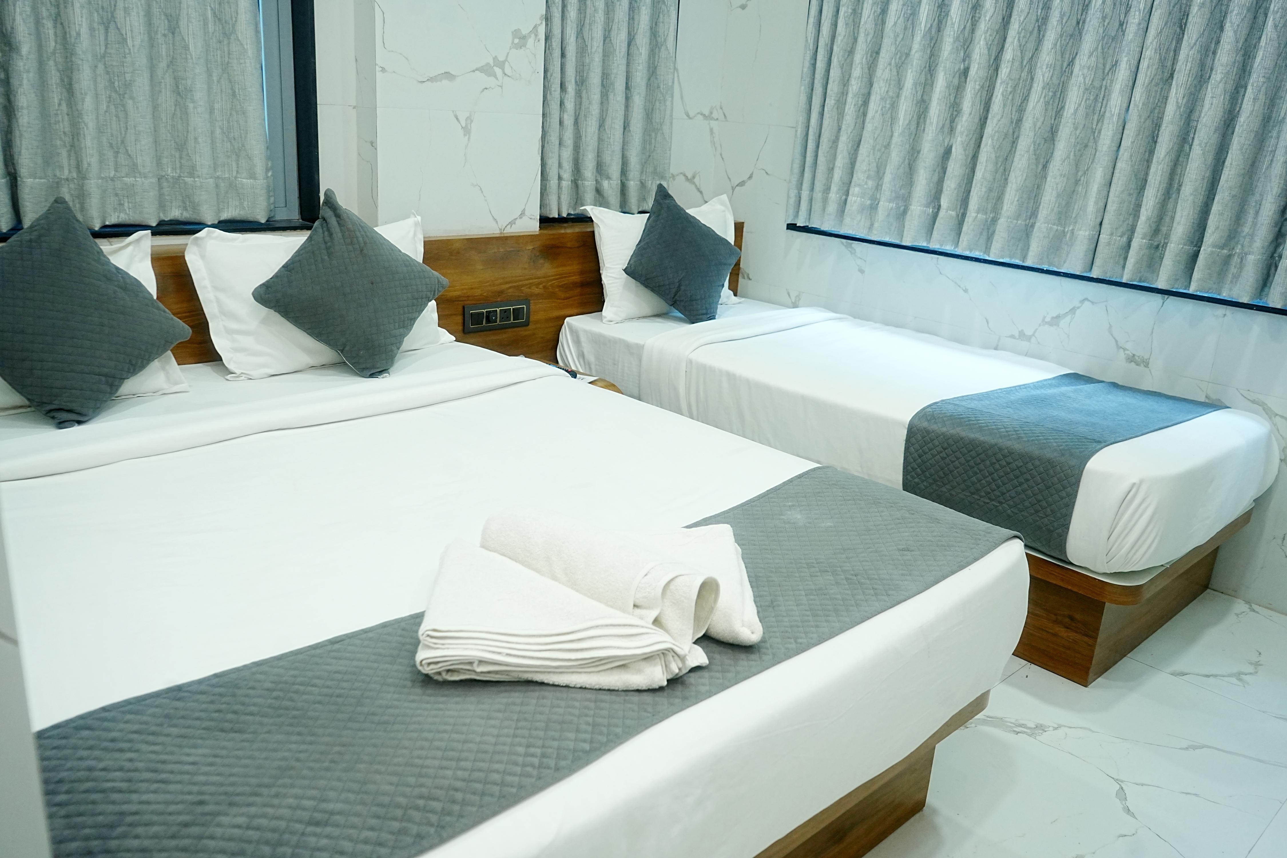 Hotel Shree Hari Teeen batti Chouk - Tap to explore photos