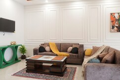 Classic Bungalow By The StayCationer