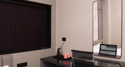City Crown Room Type - DELUXE ROOM