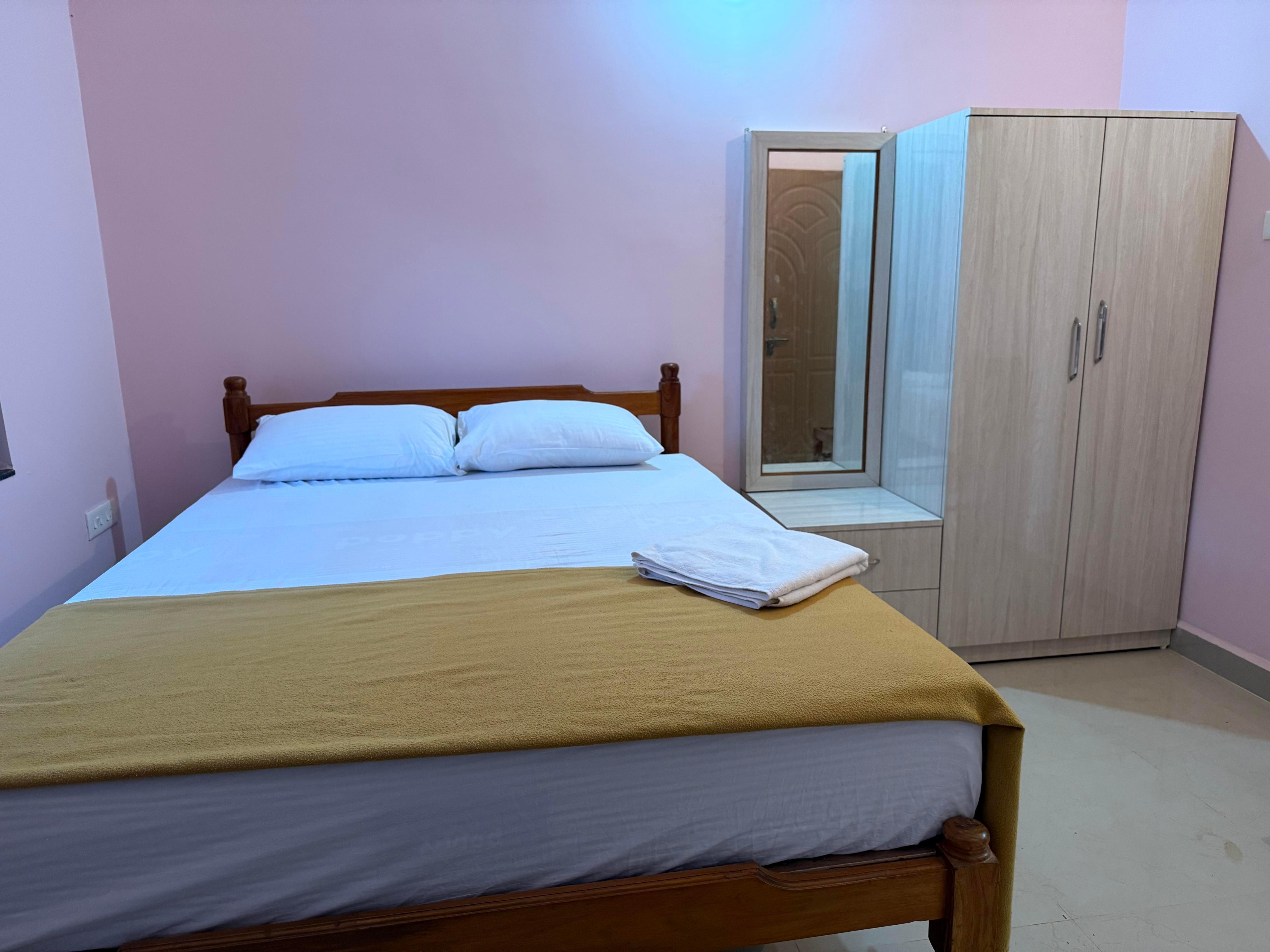 Serene Palolem guest house - Tap to explore photos