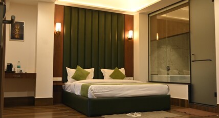 GREEN WAY HOTEL AND RESTAURANT Room Type - Royal Suite Room
