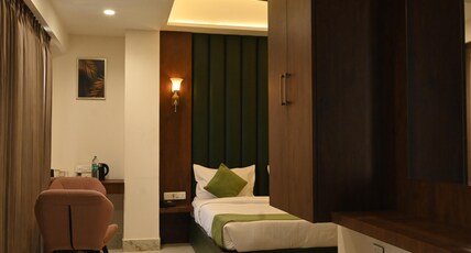 GREEN WAY HOTEL AND RESTAURANT Room Type - Super Deluxe Room