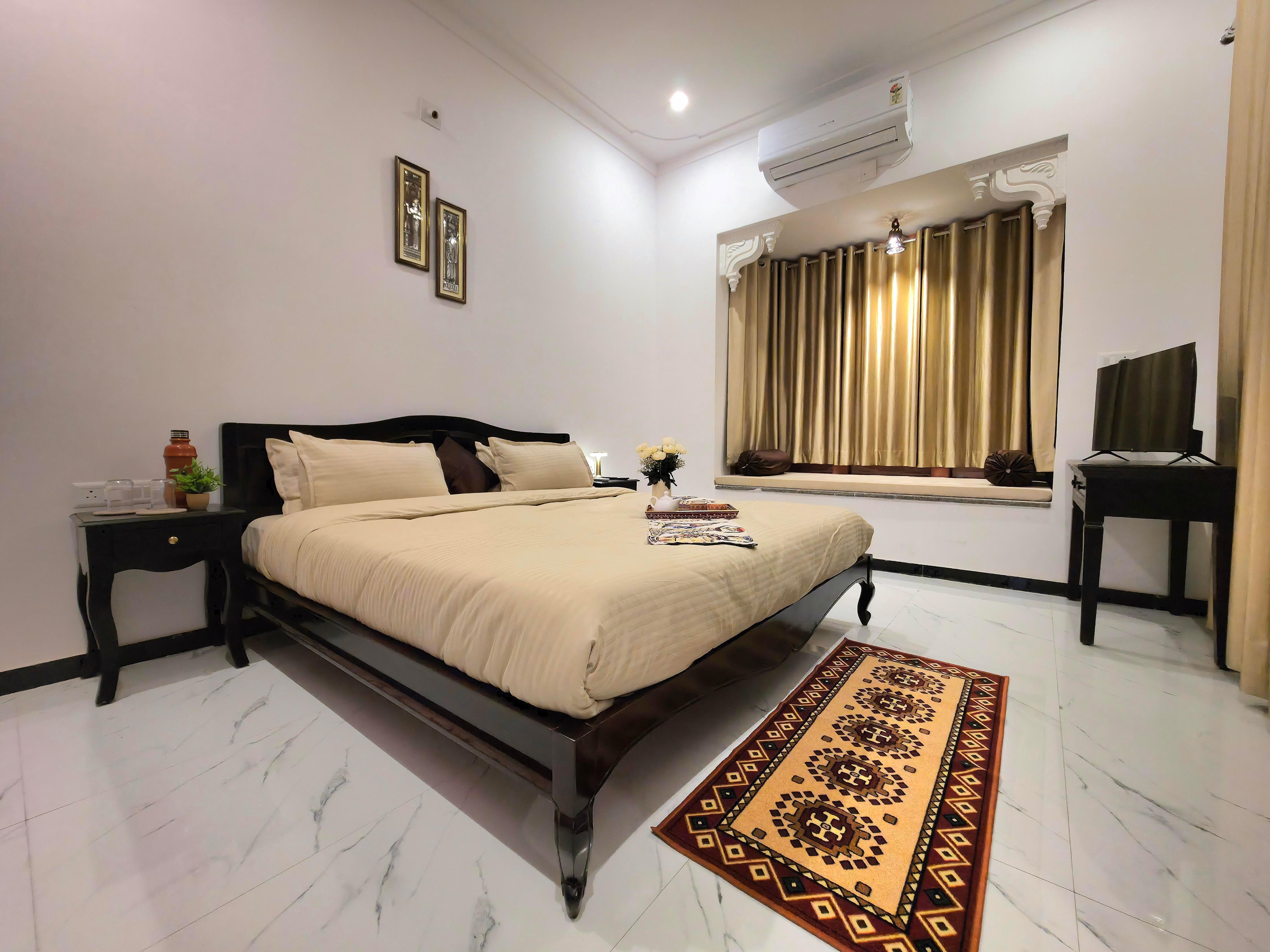 Solasta Homestay Room Type - Deluxe king room with balcony