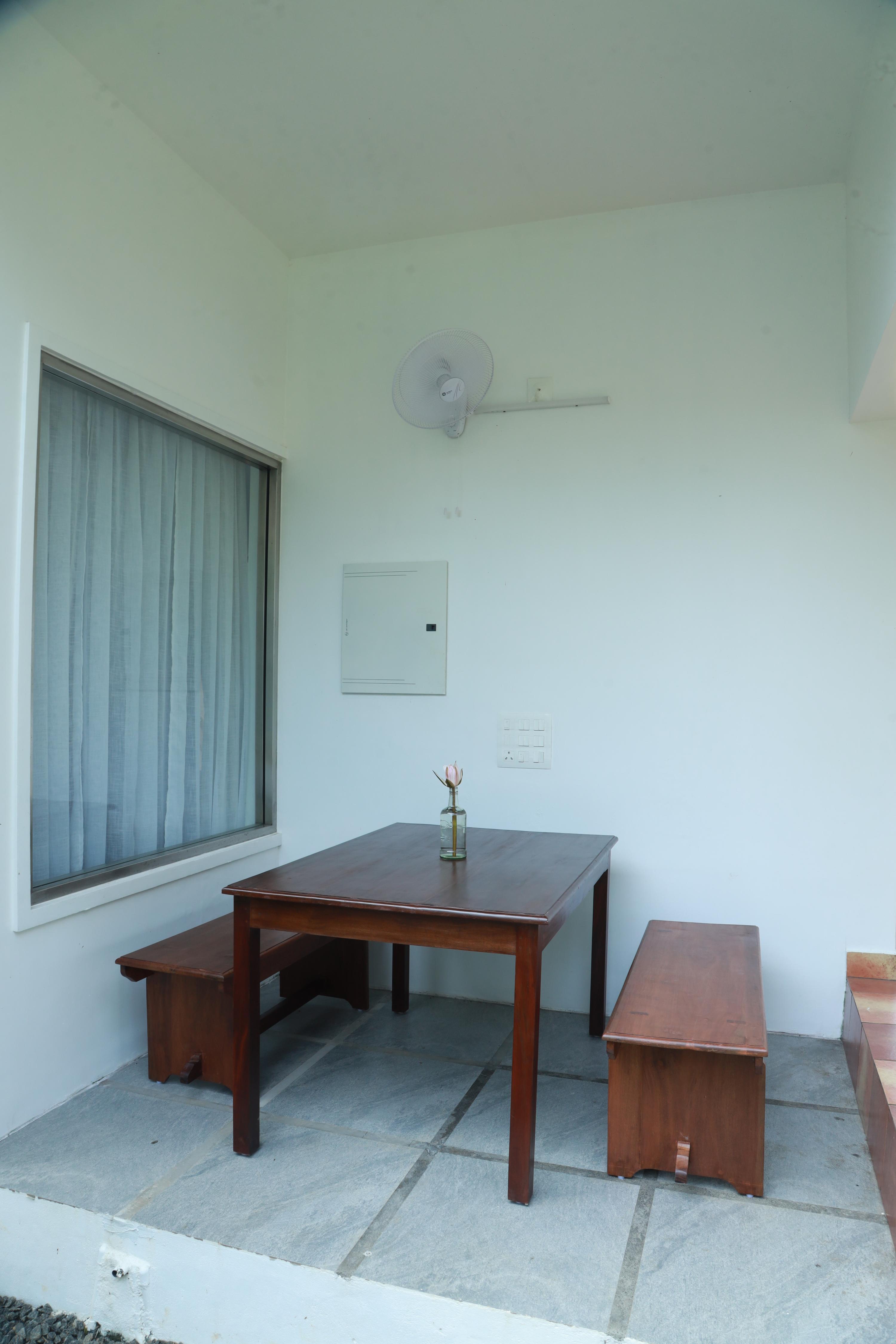 Arayaal Lakeside Villa In Alleppey - Tap to explore photos