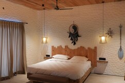 THE TIDES BY THE BEACH