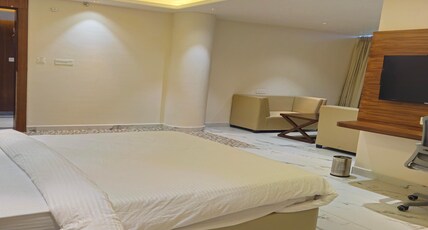 Hotel Yash Raj Room Type - Premium ROOM