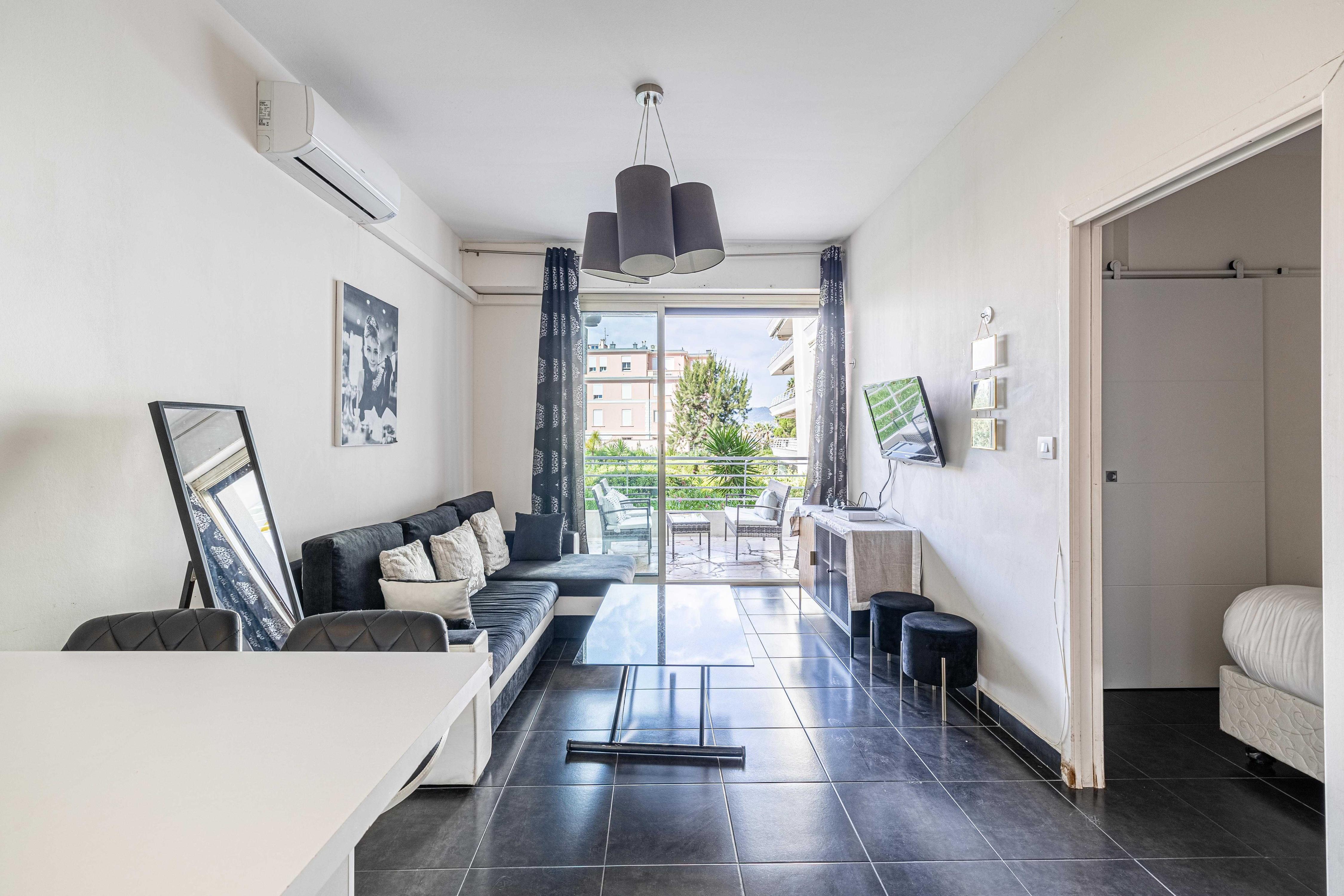 Welcoming Apartment with parking - Croisette - Tap to explore photos
