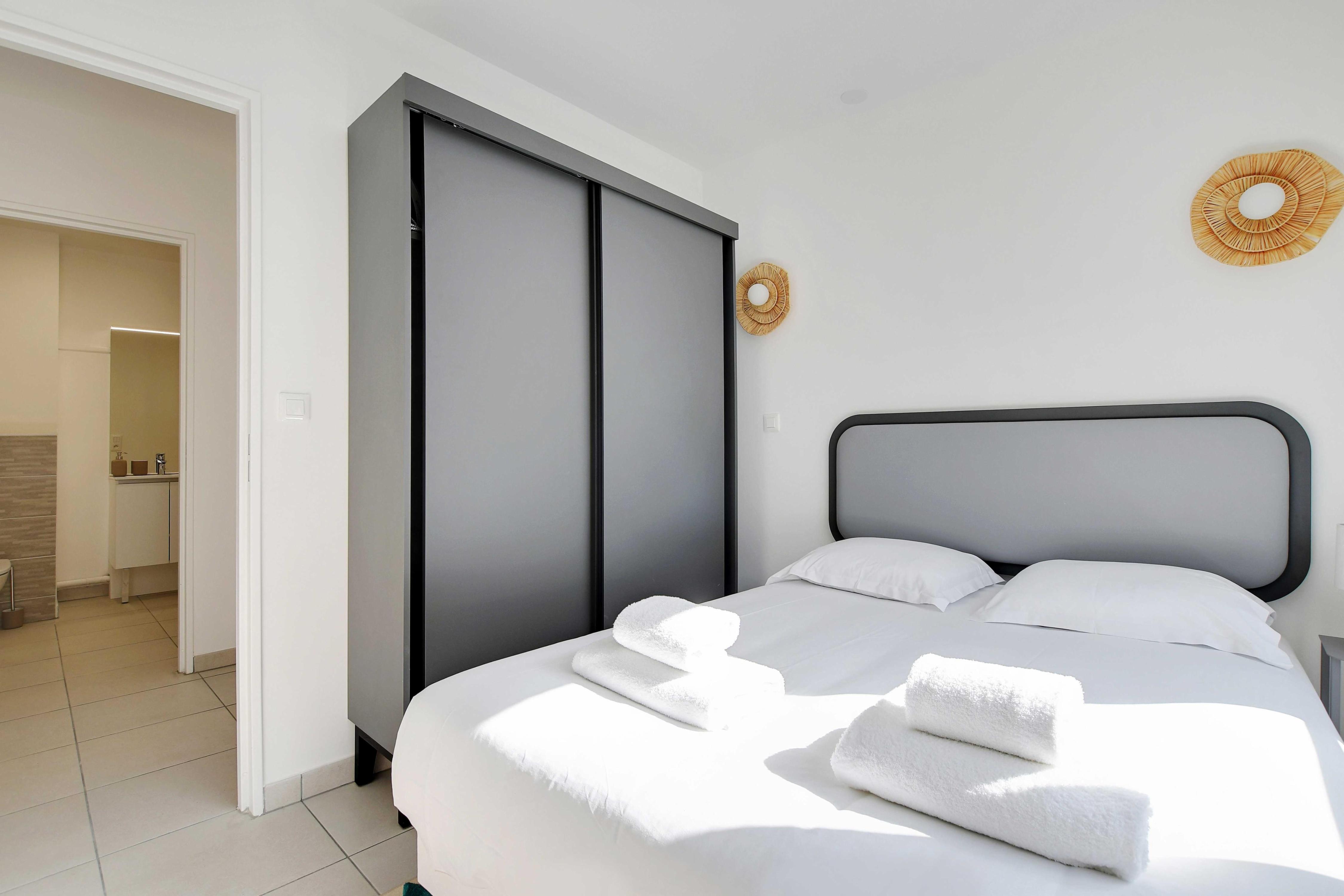 Elegant Appt - 1BDR/2P - Near Paris & La Defense - Tap to explore photos