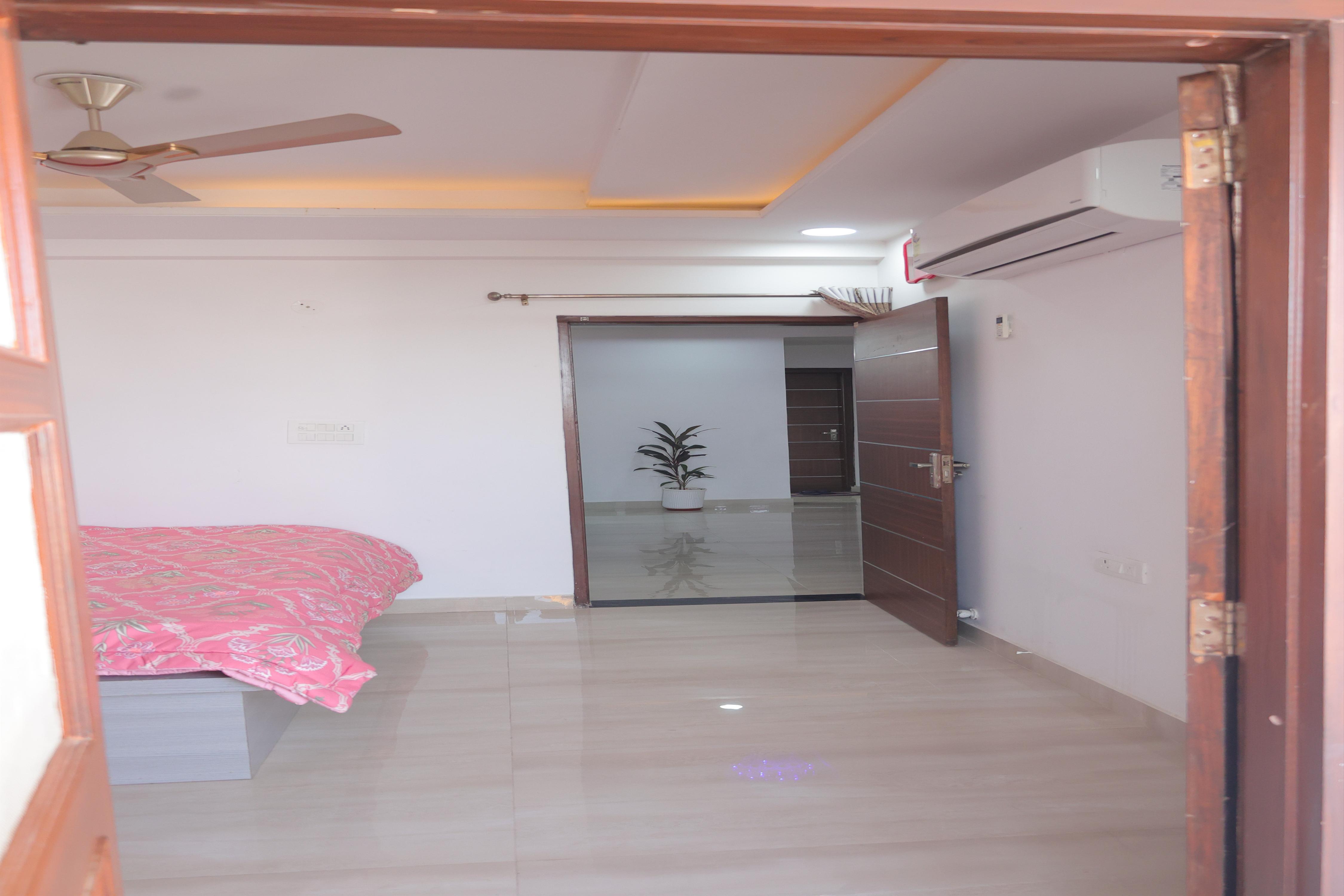 Peacefull 3 Bhk Apartment in Pink City - Tap to explore photos
