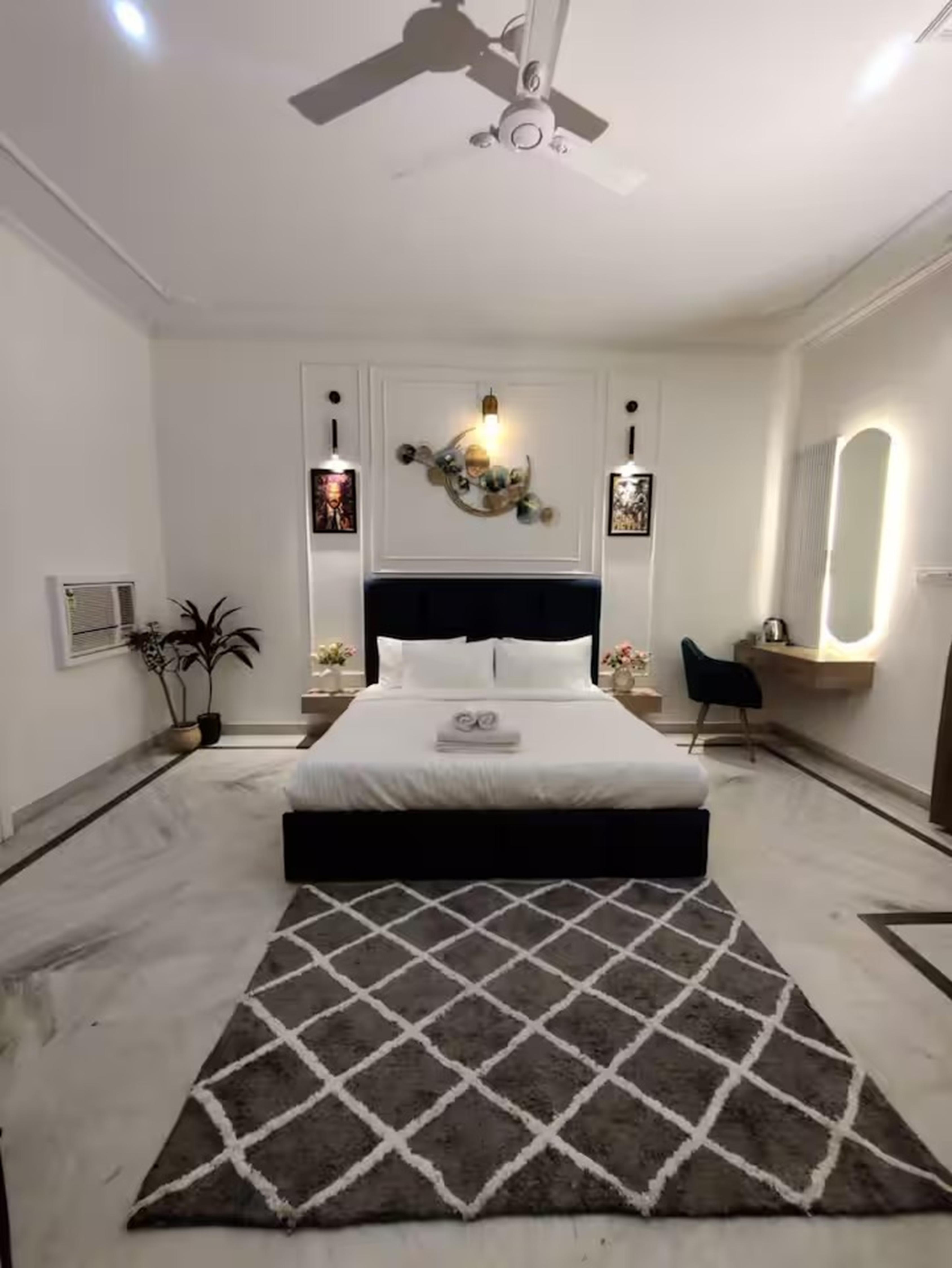 Radhe Villa - Charming 2BHK Villa Getaway - Tap to explore photos