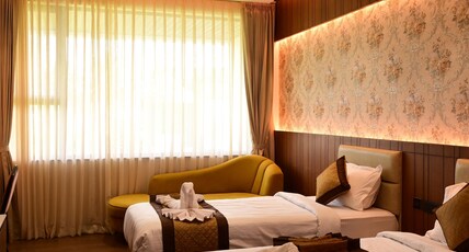 IJ Crowne Room Type - Deluxe Room Twin Bed