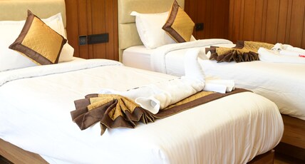 IJ Crowne Room Type - Deluxe Room Twin Bed