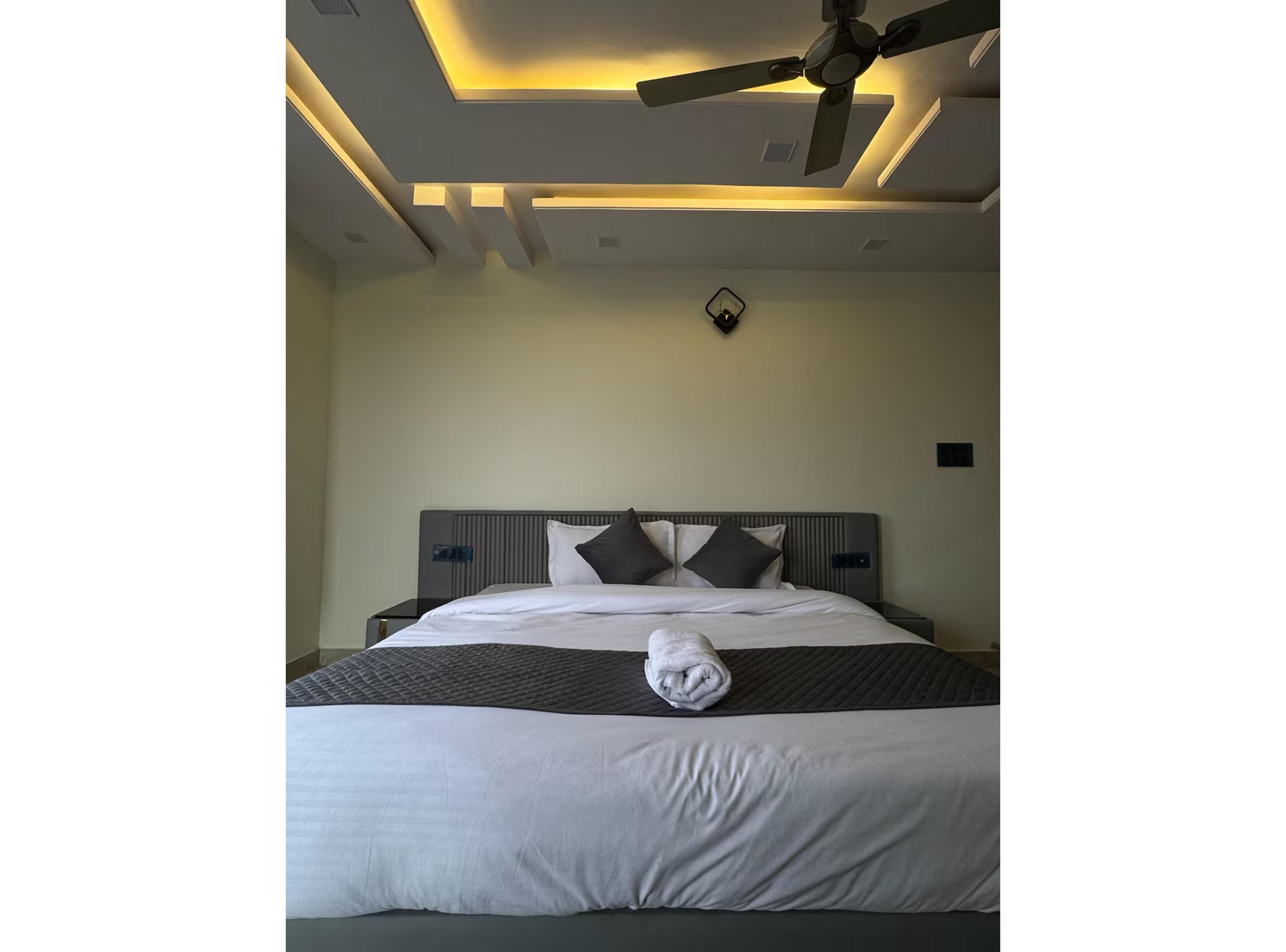 FamJam | 3Bhk Opal Opulent Penthouse - Tap to explore photos