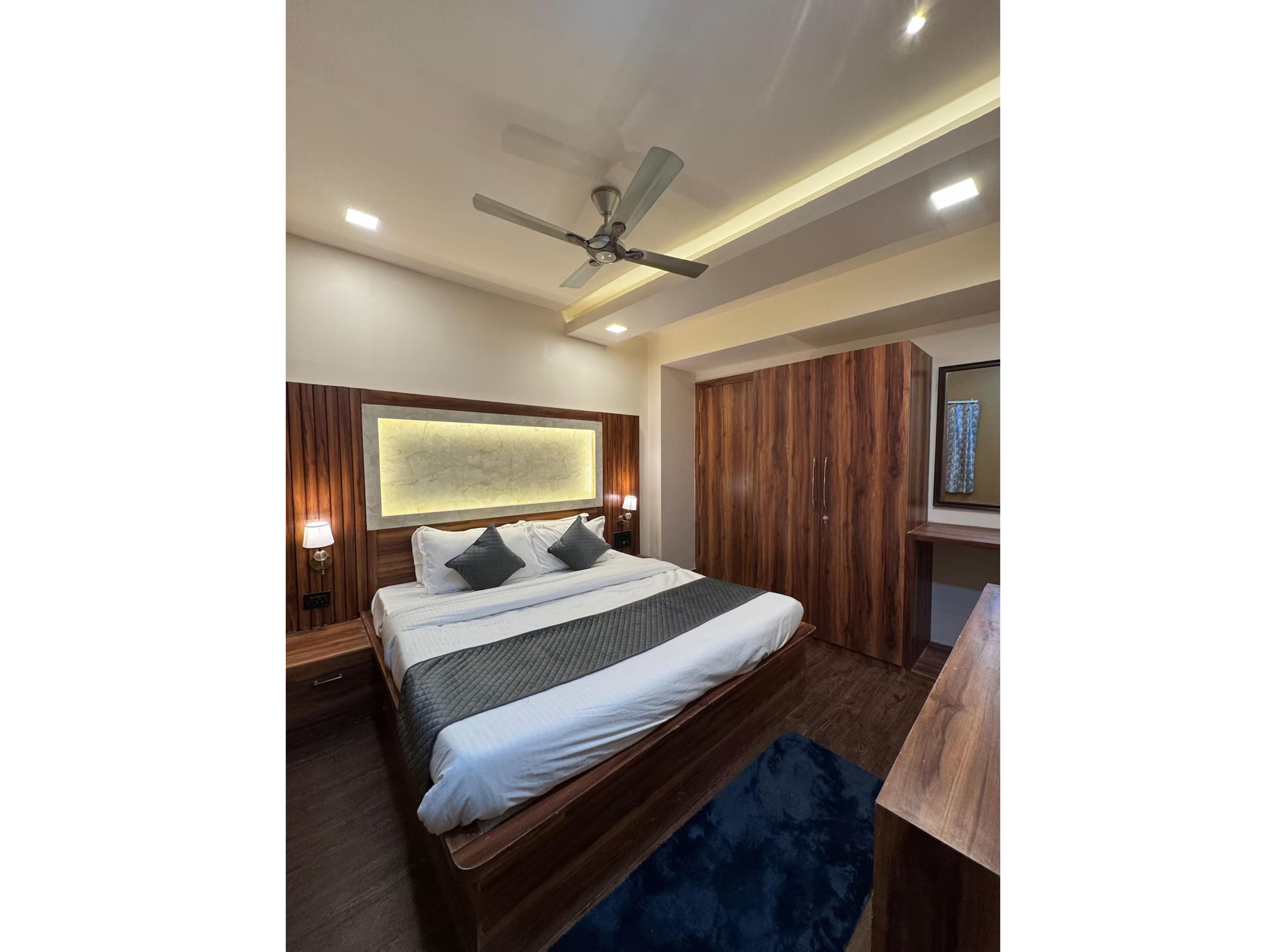 FamJam | 6bhk Vita Veloce - Tap to explore photos