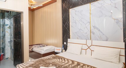 Omji Ashram - Dwarika Bhawan | 2km from Ram Temple Room Type - Deluxe Triple Room