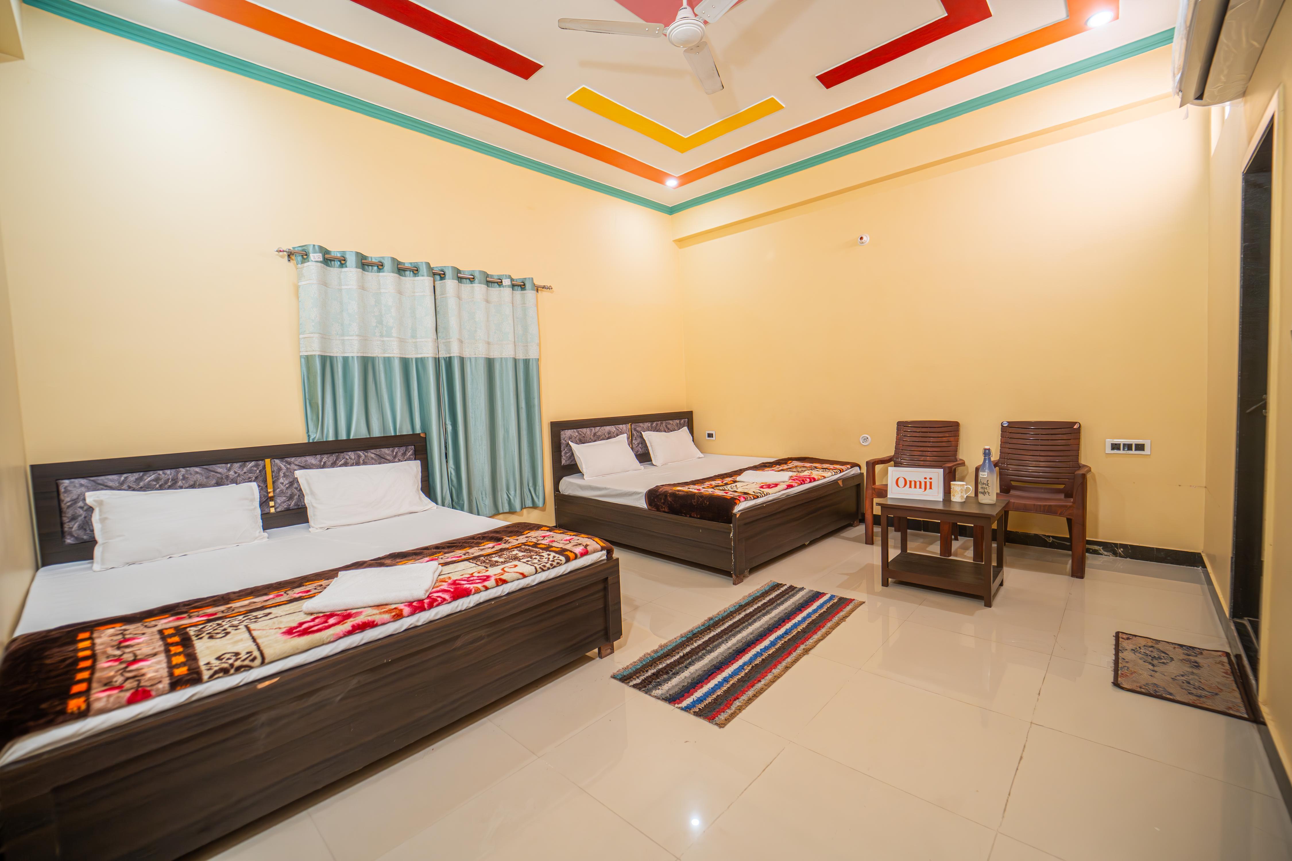 Omji Ashram - Char Bhuja Dham | 15min to Ram Temple Room Type - Deluxe Family Room