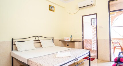 Omji Ashram - Kathiya Mandir | 2km from Ram Temple Room Type - Deluxe Double Room