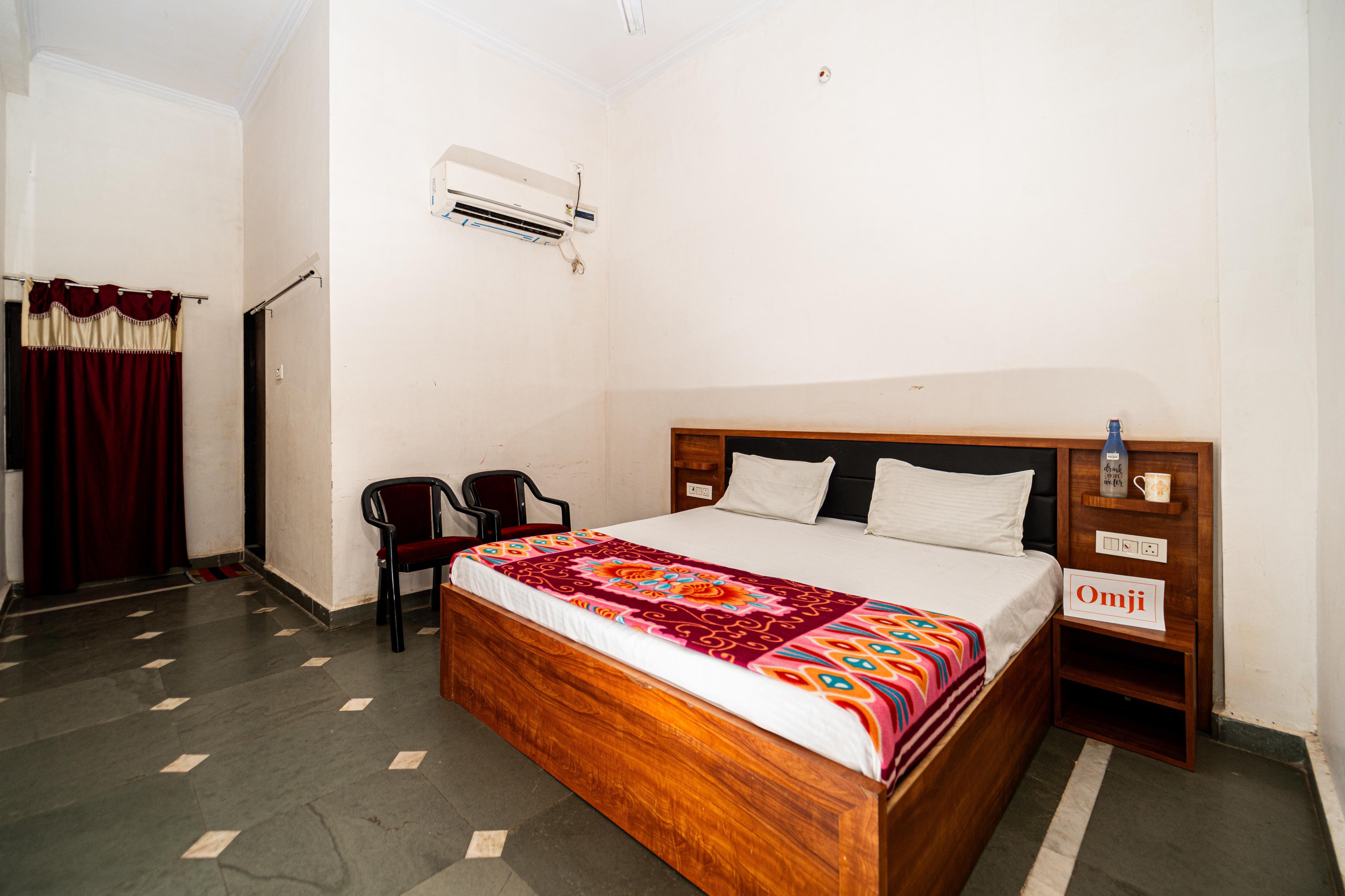 Omji Ashram - Kathiya Mandir | 2km from Ram Temple - Tap to explore photos