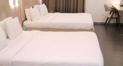Palm Greens Suites & Banquet Room Type - Luxury Room
