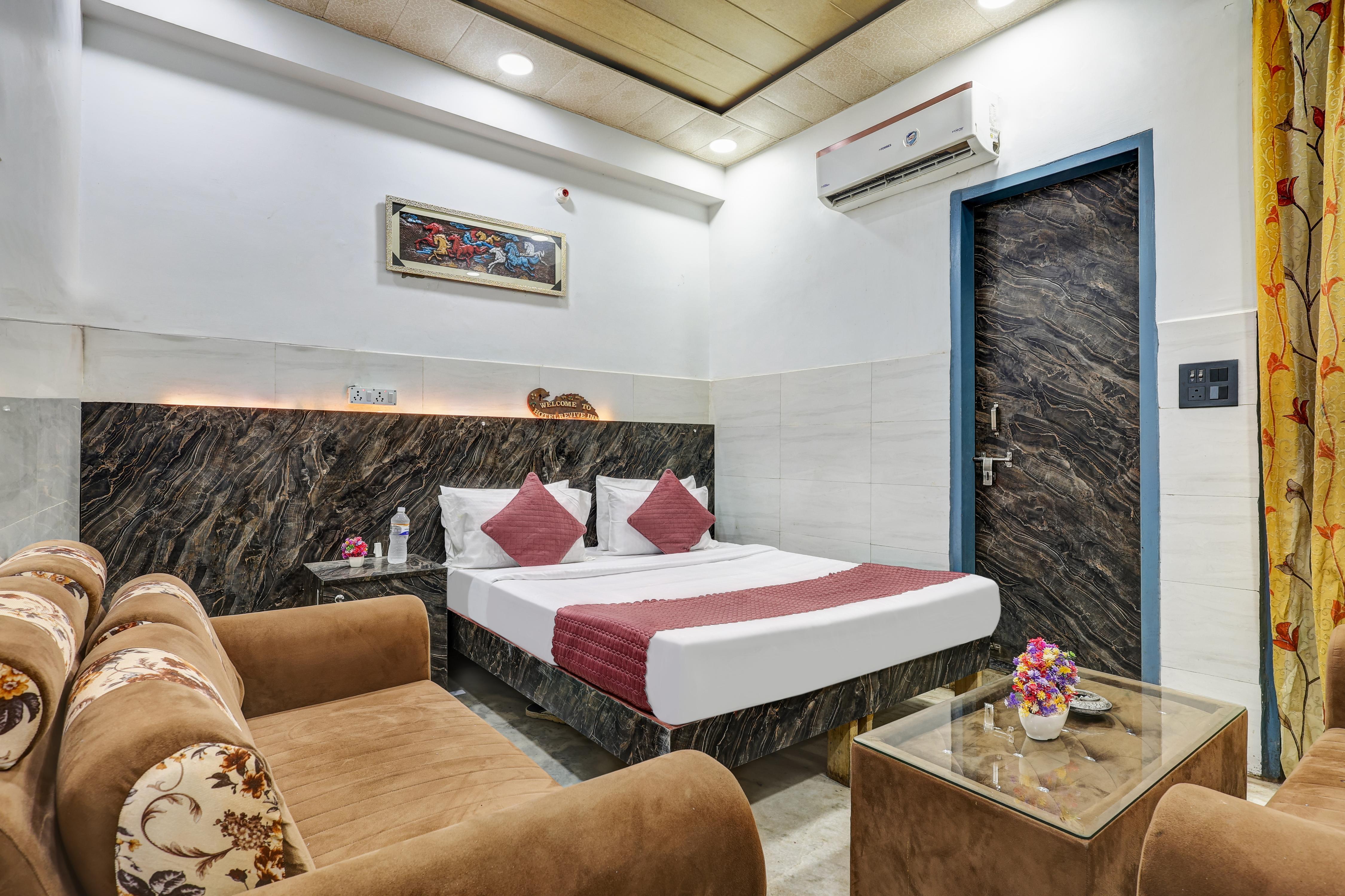 Mauryan Express Hotel Dabri Janakpuri Room Type - Deluxe Room