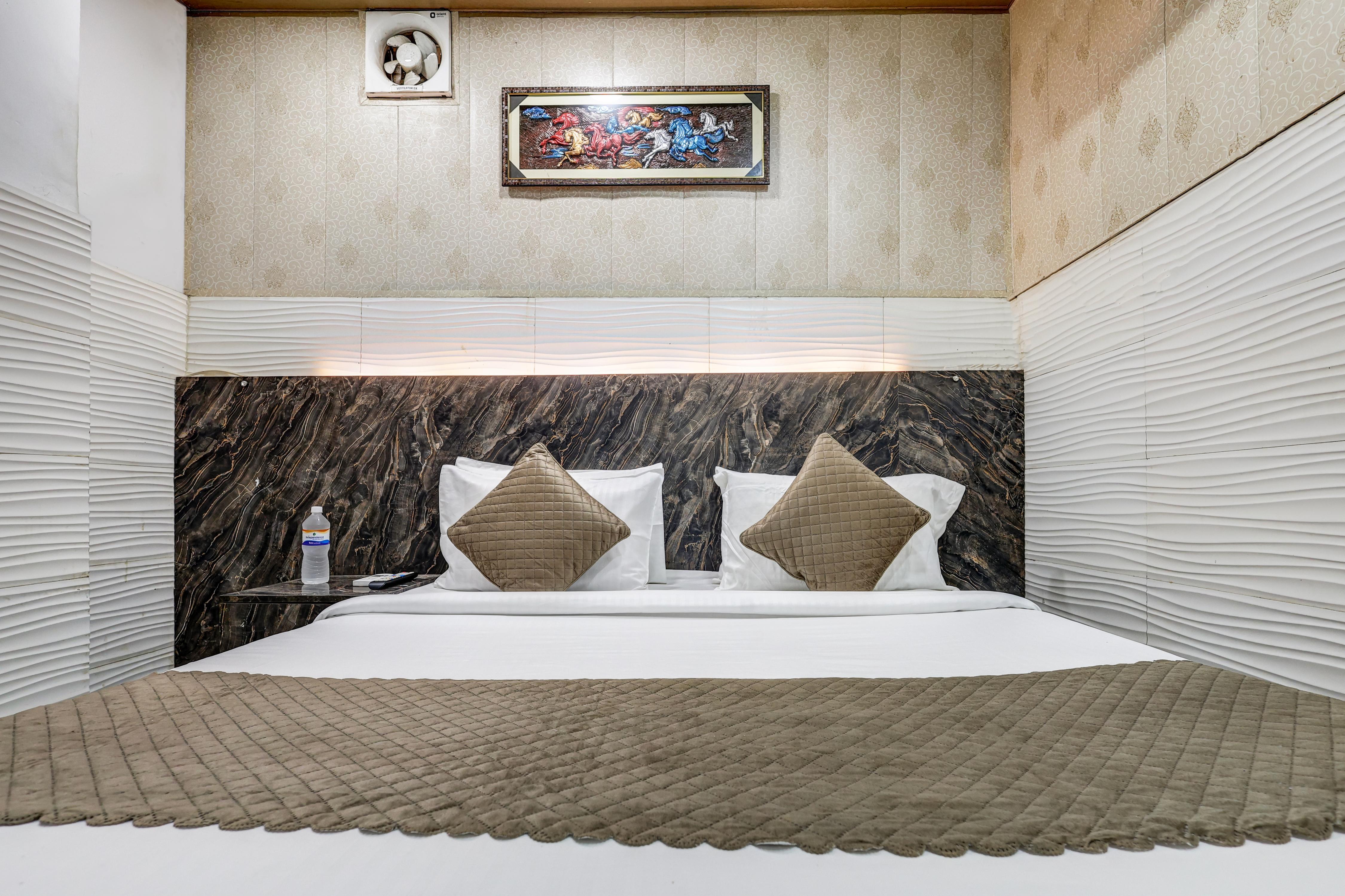 Mauryan Express Hotel Dabri Janakpuri - Tap to explore photos