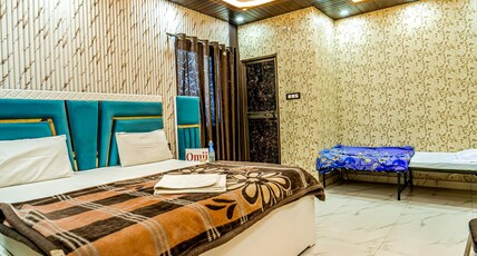 Omji Ashram - Darshan Bhawan | 2km from Ram Temple Room Type - Deluxe Triple Room