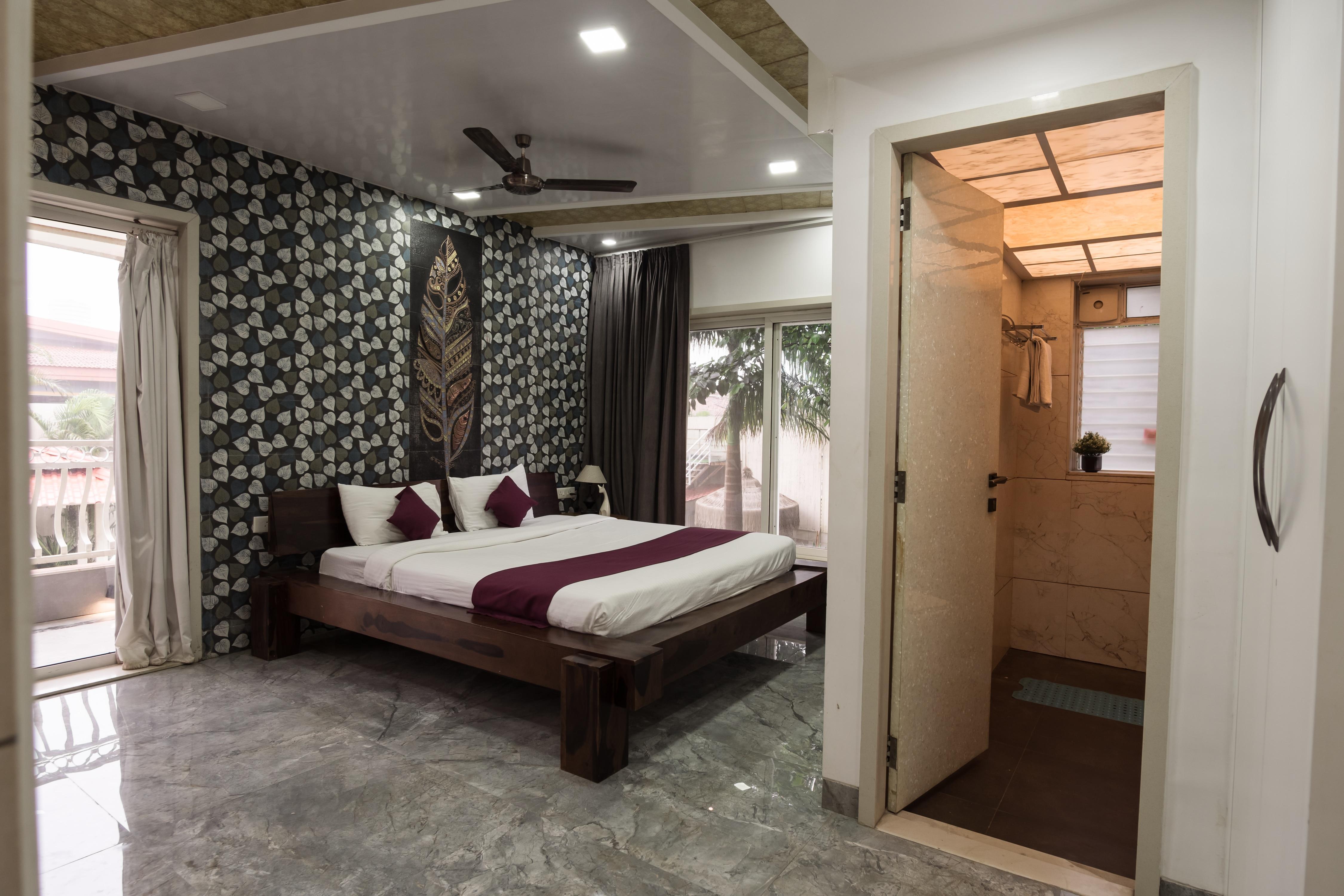 ELIVAAS Signature 10 BHK Moonstone Meadows With Pvt Pool, Glass Pool & Spa room - Tap to explore photos