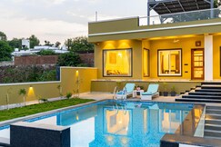 ELIVAAS Lakemount | 2 BHK with Pvt Pool at Fatehsagar Lake