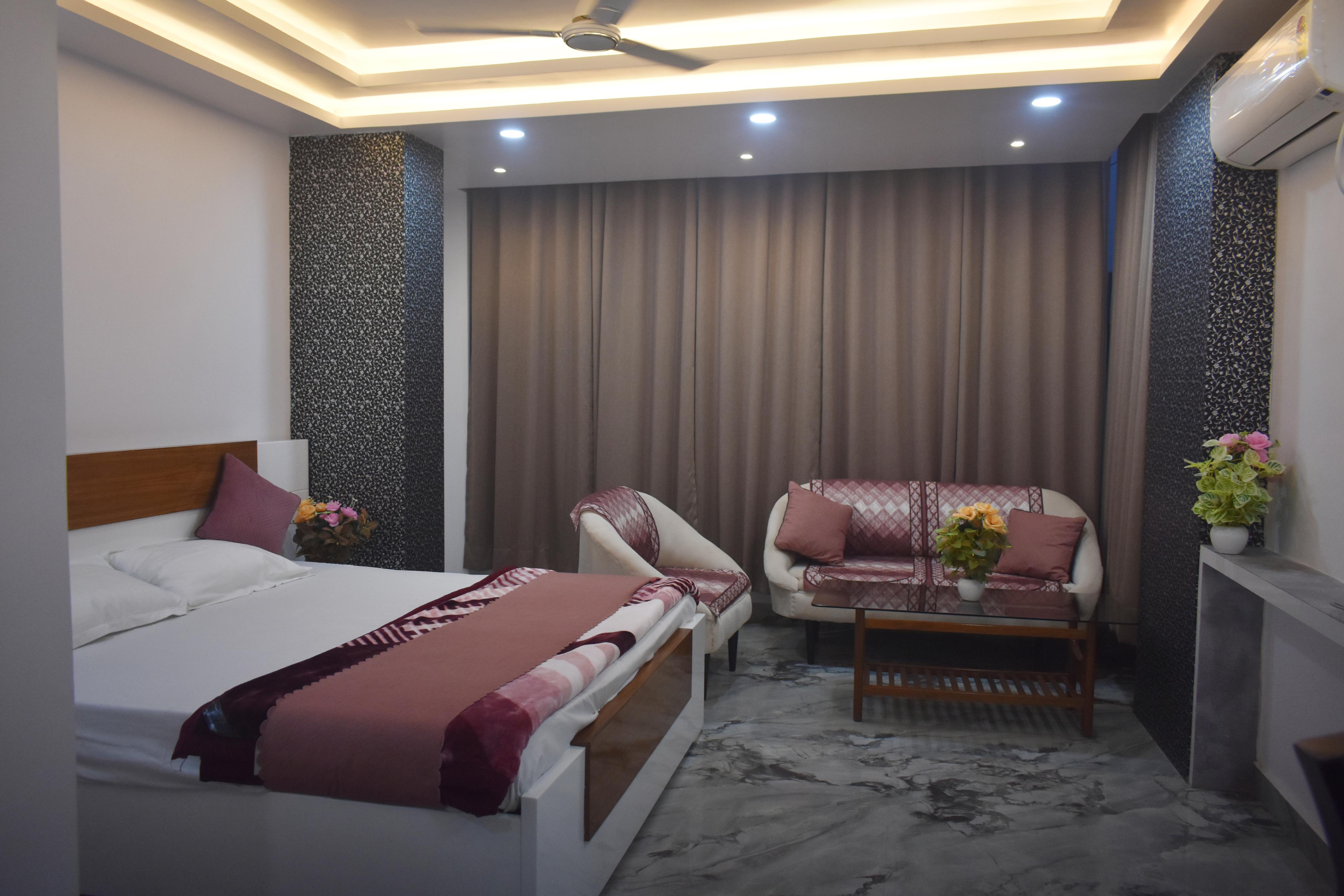 Hotel Neelkanth - Tap to explore photos