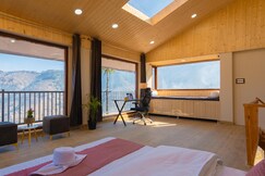 The Boonies- Duplex Villa with Jacuzzi