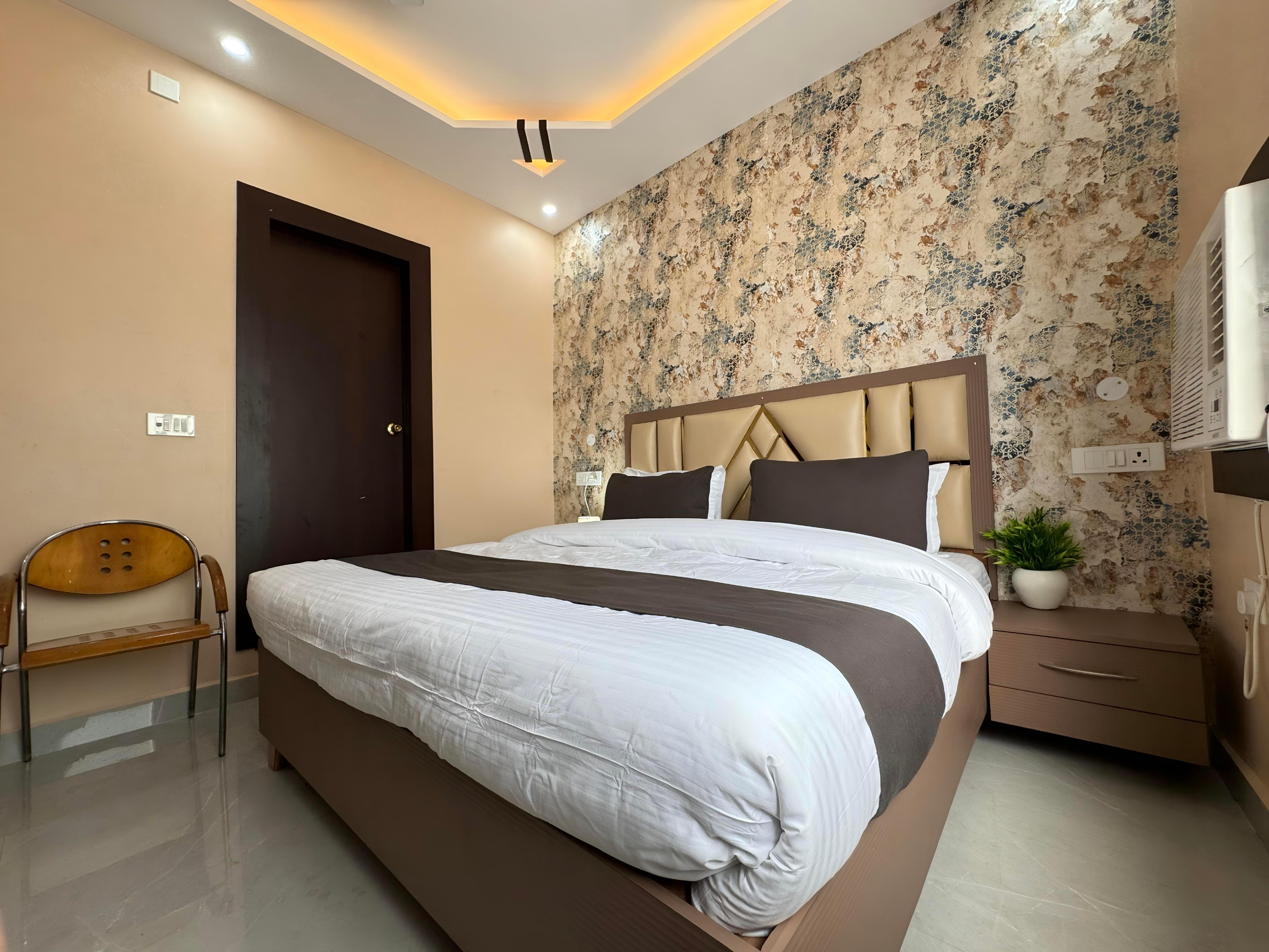 Hotel Anmol Inn - Tap to explore photos