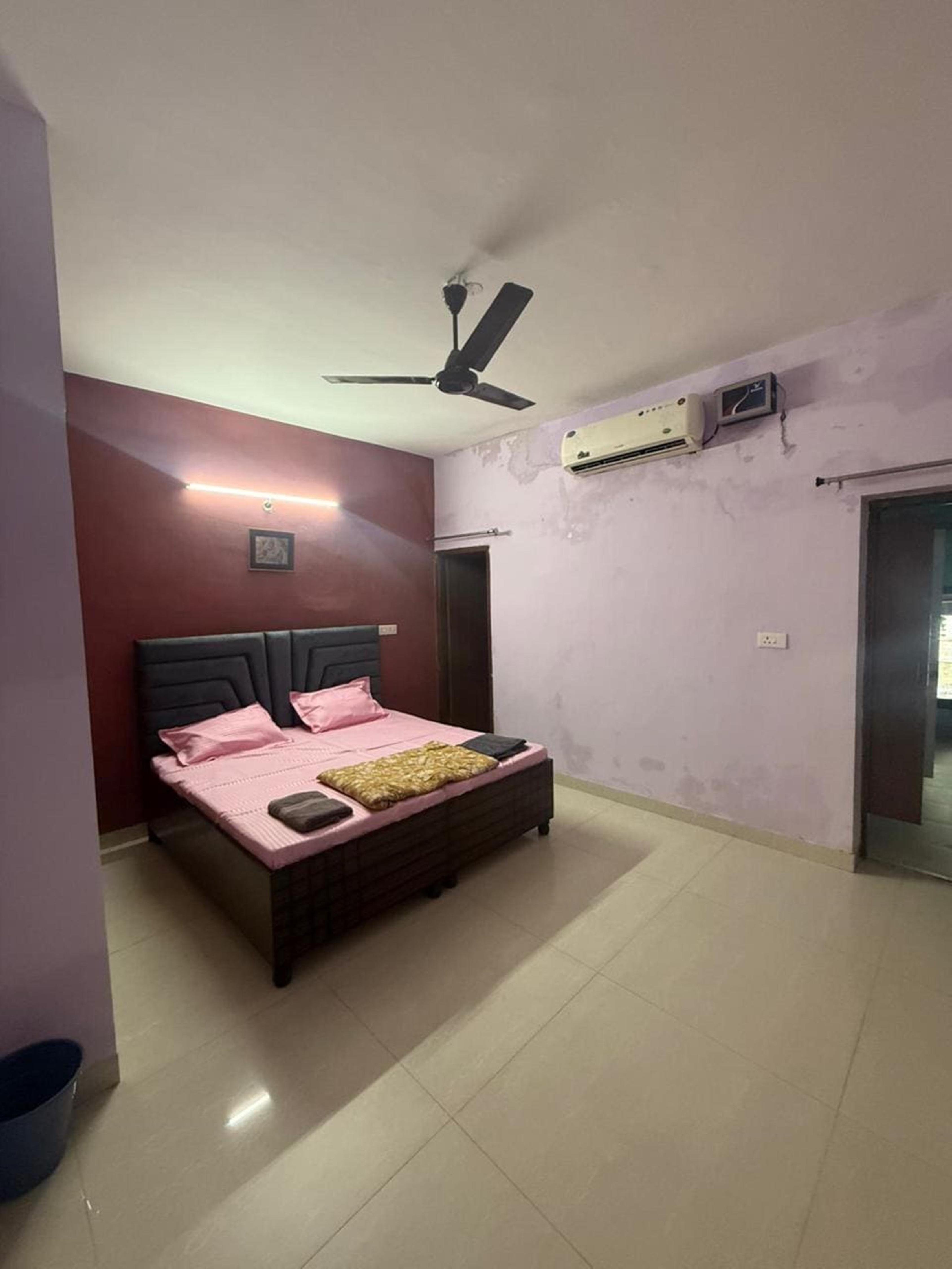 Central Chandigarh Homestay - Tap to explore photos