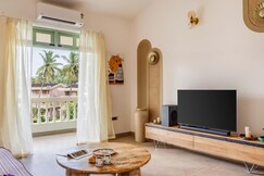 tisyastays | Marbella 2BHK at Regal Park with Pool, 5mins to beach