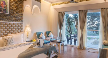 Willowdale - Villa in Naukuchiatal Room Type - White cloud  classical suite 103