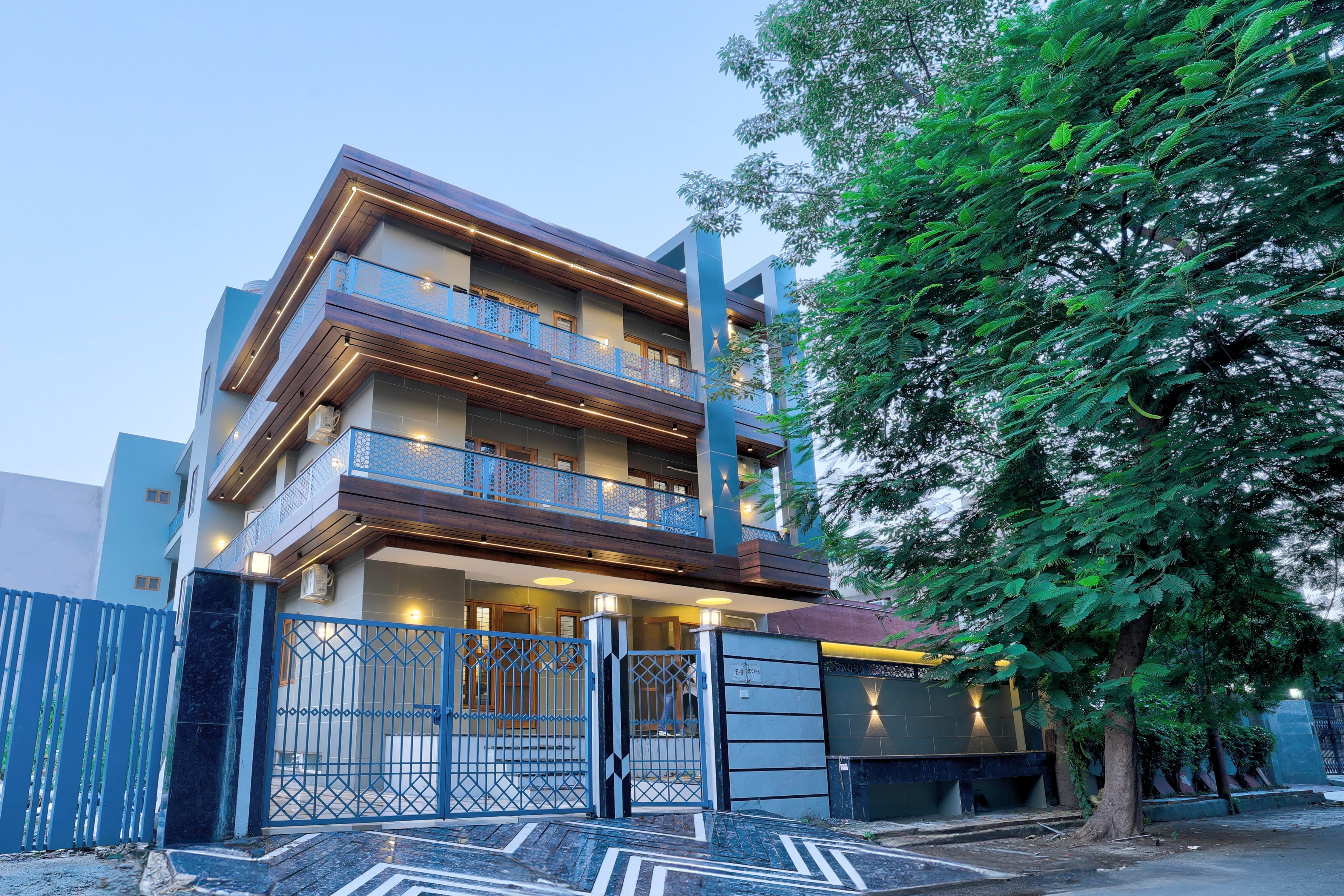 Alaya Stays Freesia | 3 BHK Apt With Gaming Zone Near Malls