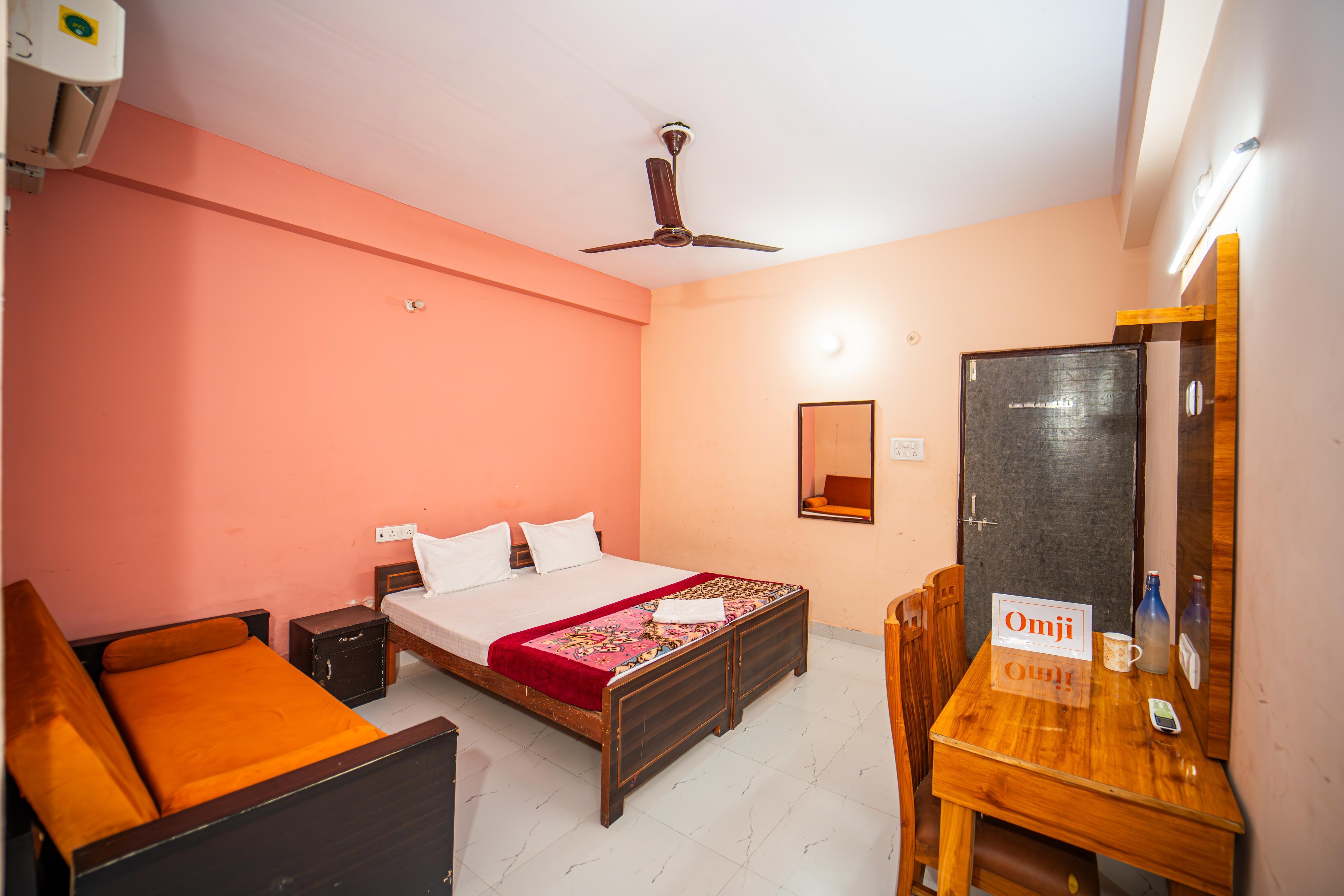 Omji - Kailash Math | 15min to Kashi Vishwanath