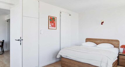 Room 1005 in a premium residence- Eiffel Tower view Room Type - Room 1005 in a premium residence- Eiffel Tower view