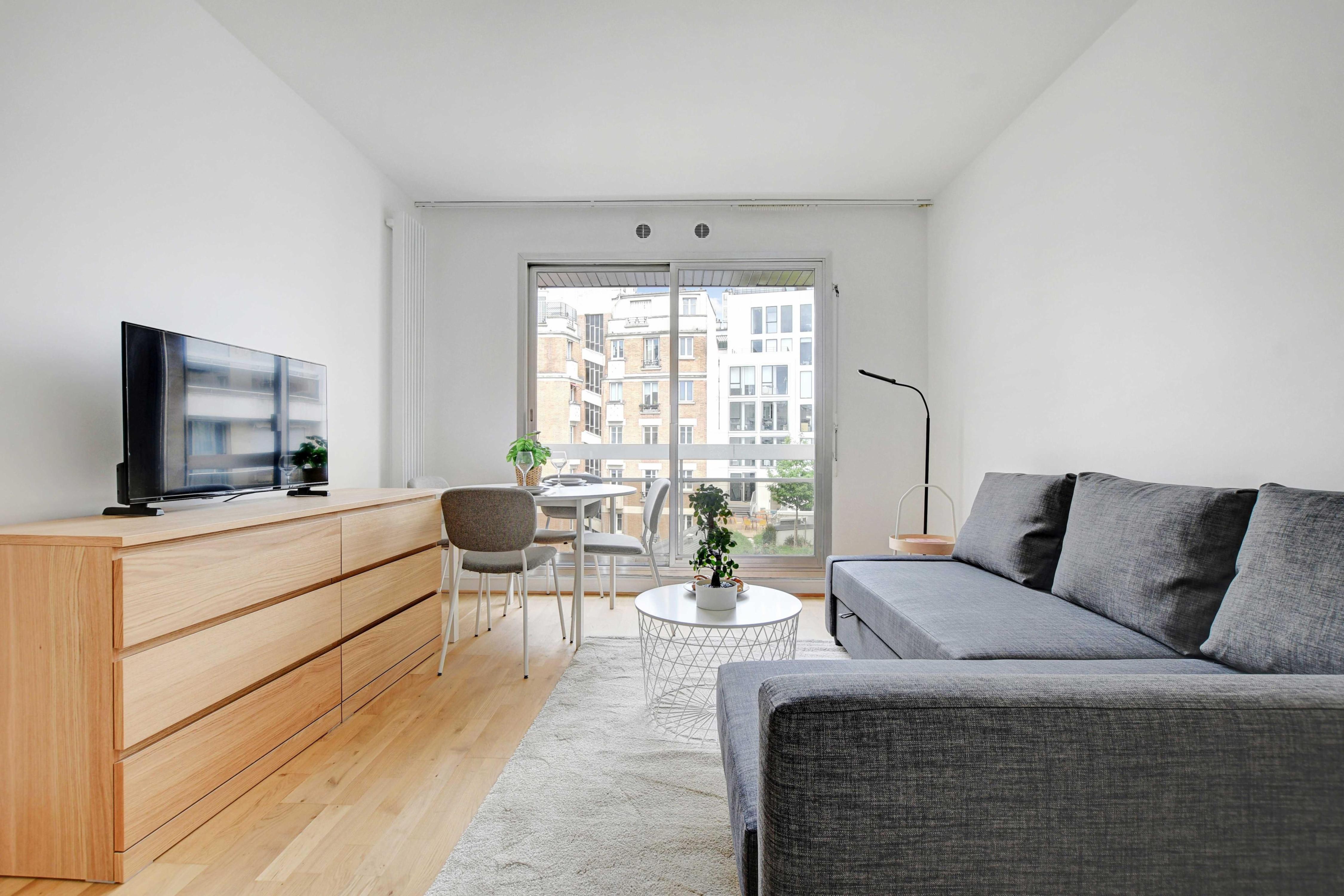 Charming studio - 2P - balcony-Saint Honore - Tap to explore photos