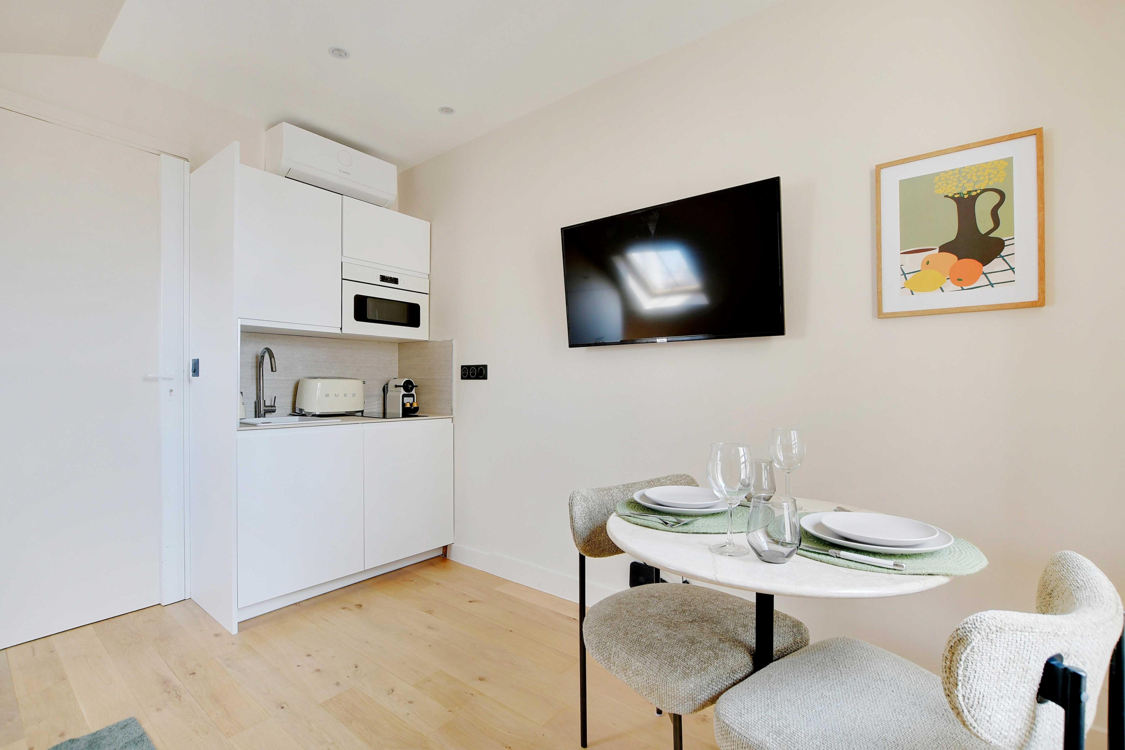Apt A/C 1BR/2P - Saint-Lazare/Les Champs Elysee - Tap to explore photos