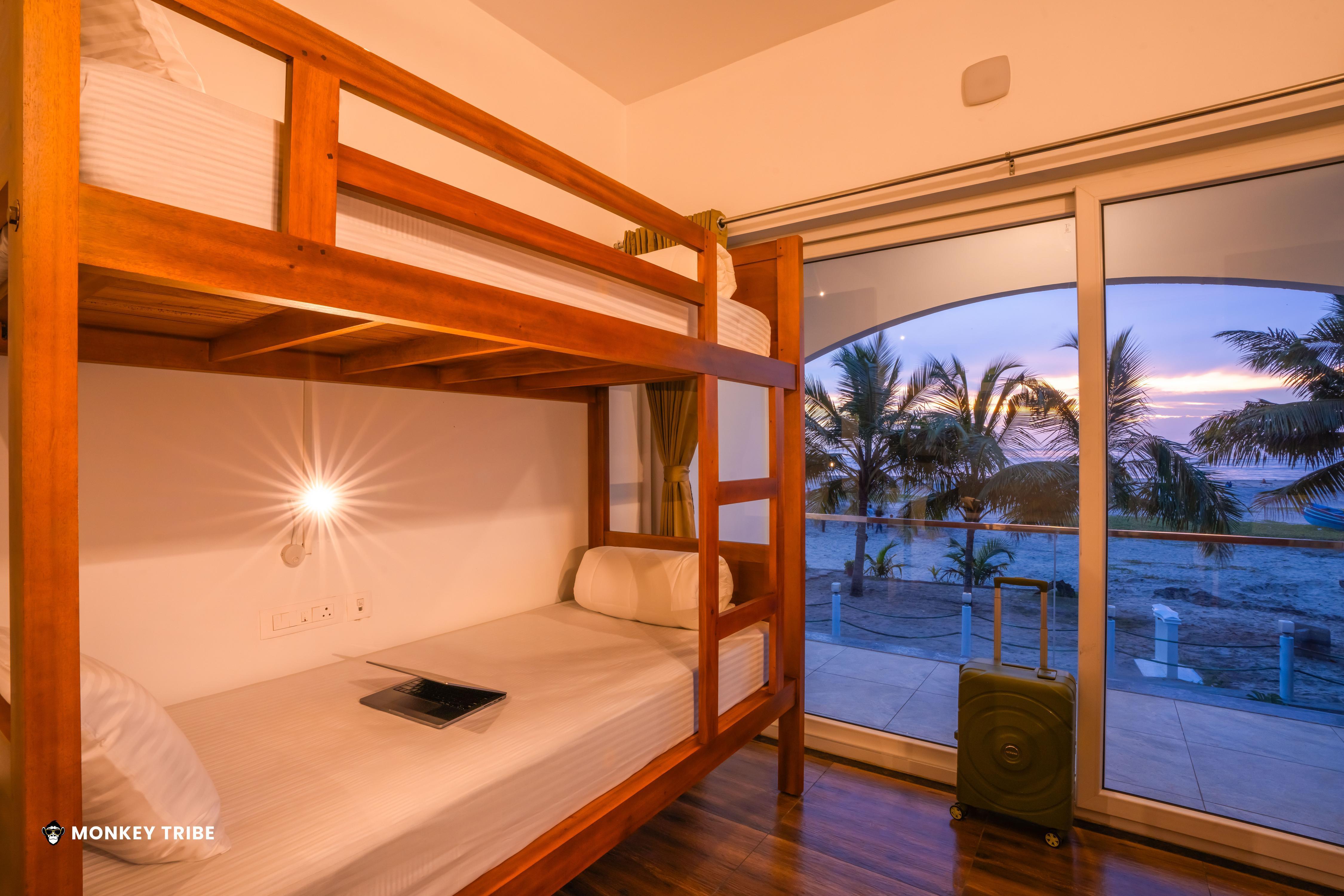 Monkey Tribe Alleppey: Beach-front Hostel Room Type - Bed in 6 Bed Mixed AC Dormitory Room with Ensuite Bathroom