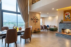 SaffronStays Pebble House