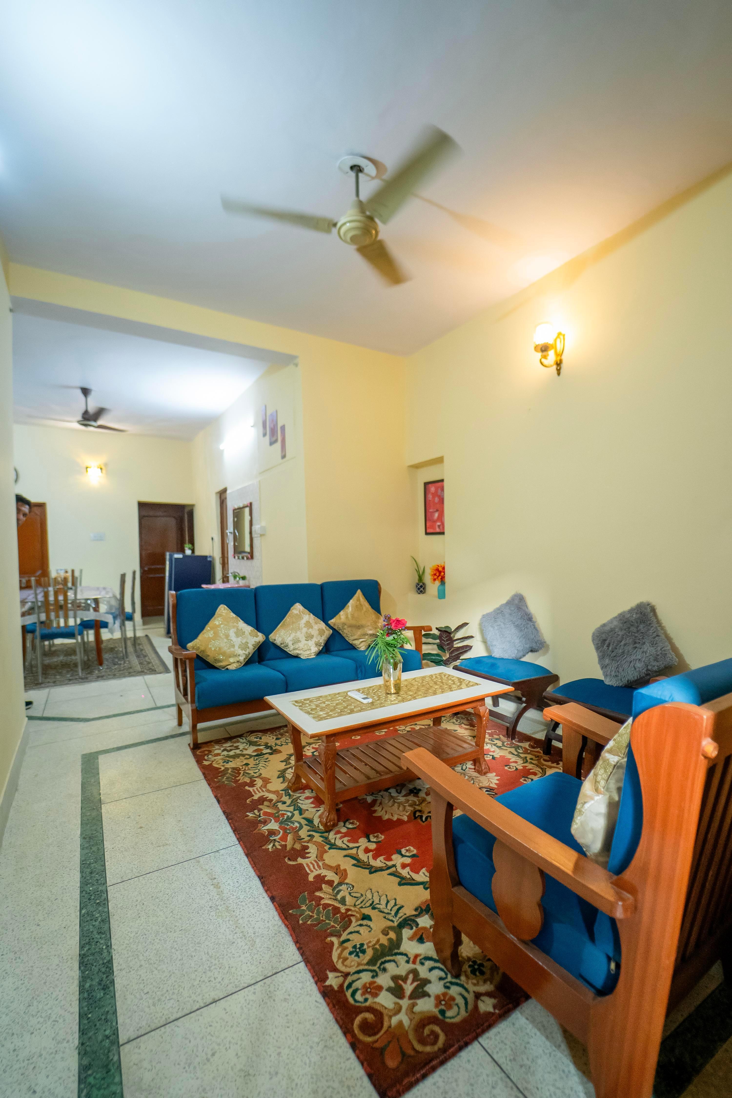 Modern 2 BHK Home| High Wifi| Netflix| City Park - Tap to explore photos