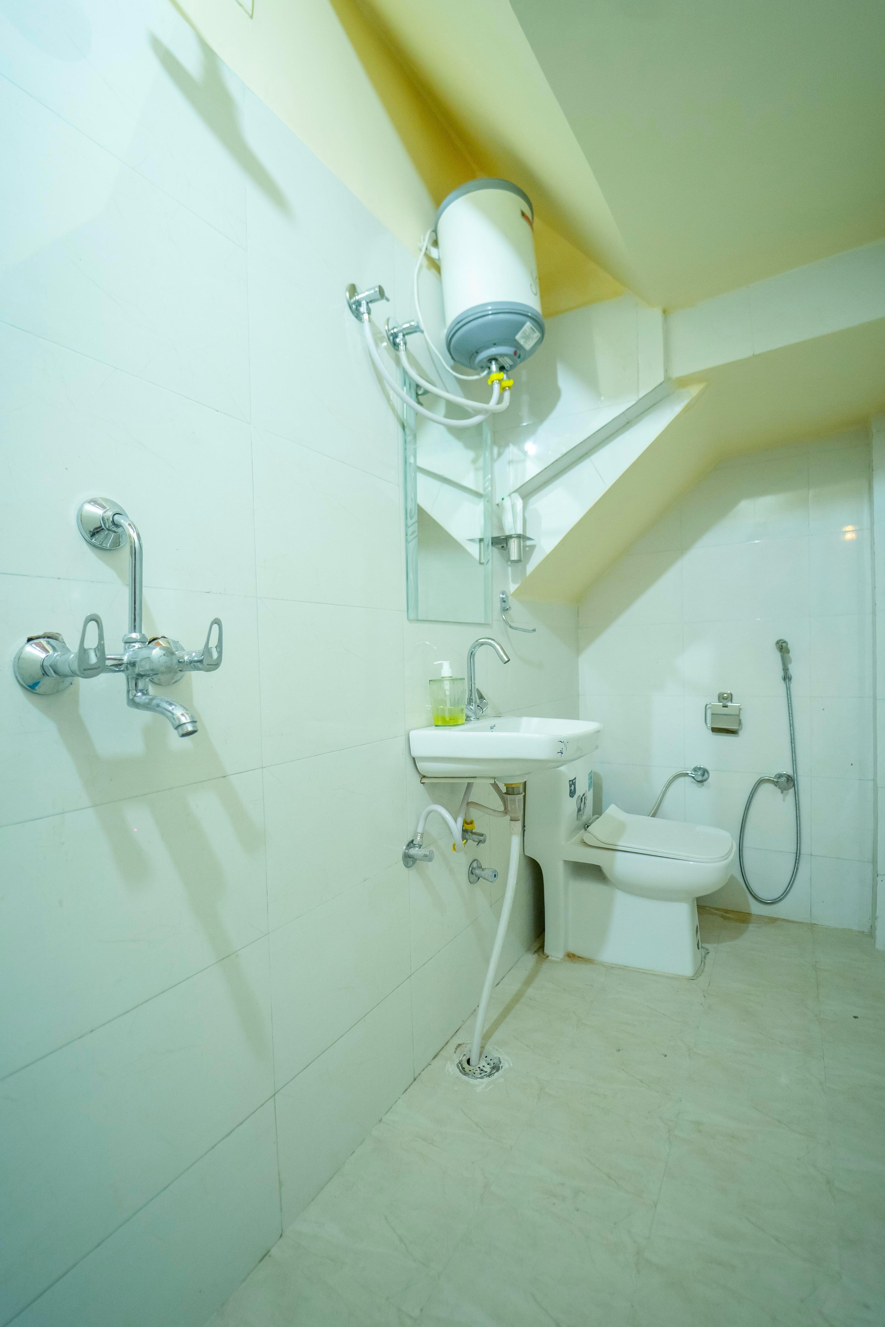 Modern 2 BHK Home| High Wifi| Netflix| City Park - Tap to explore photos