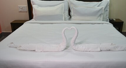 Stanza Premium Hotels Room Type - Queen Rooms