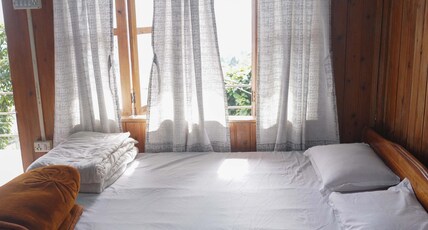 PUREXP RISHOP REJOY HOMESTAY Room Type - 3 BED ROOM MOUNTAIN VIEW