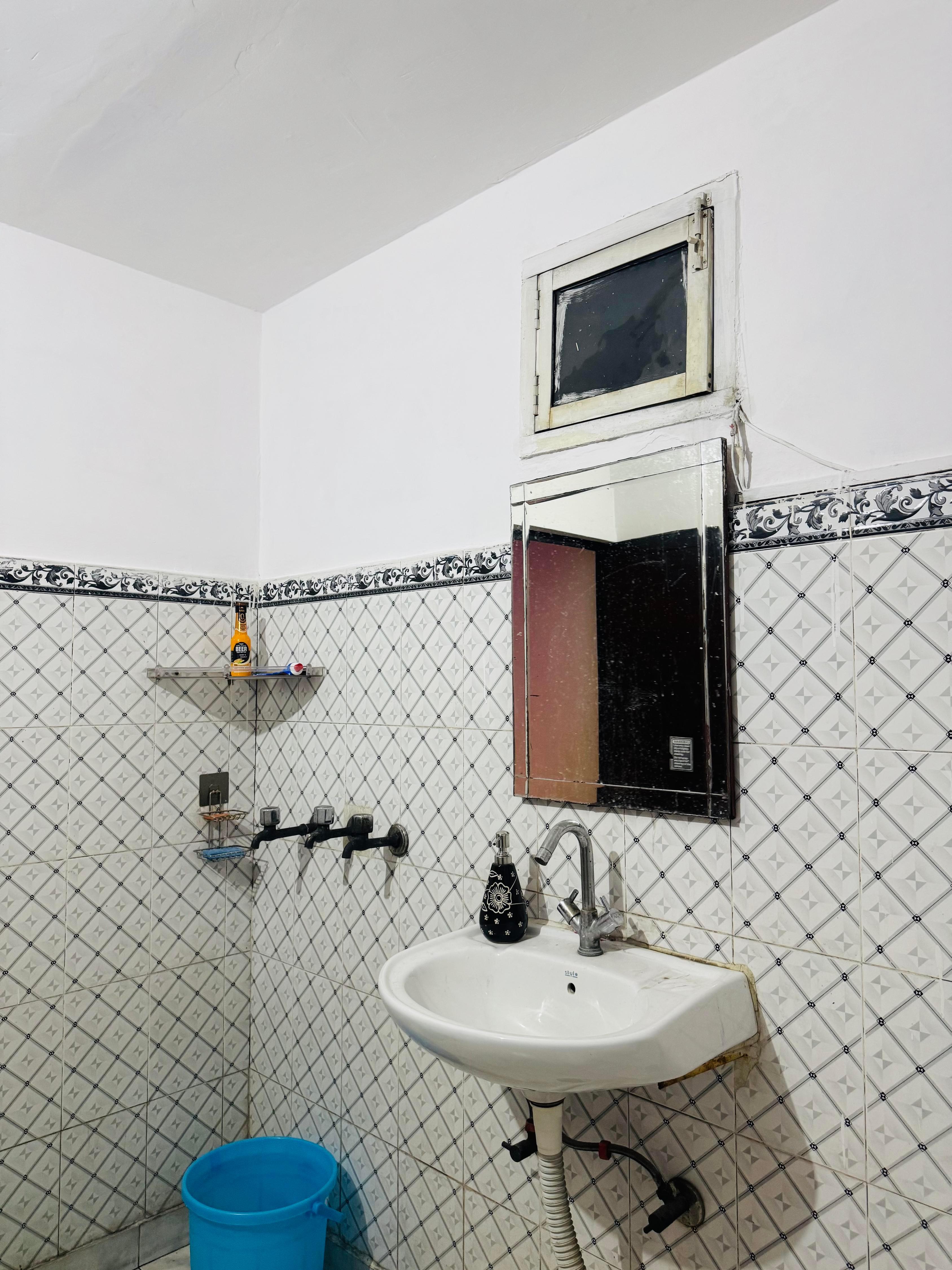 Perfect studio house to stay - Tap to explore photos